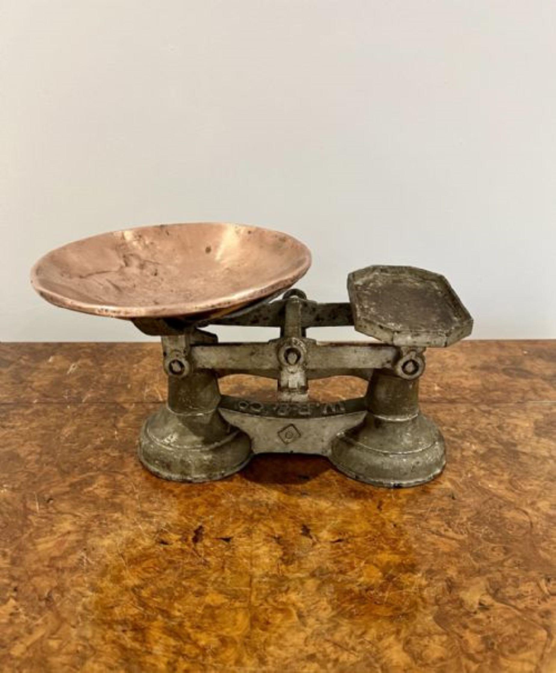 Antique Edwardian quality iron and copper scales having a quality set of iron shop scales with a large circular copper pan with a set of iron weights. 