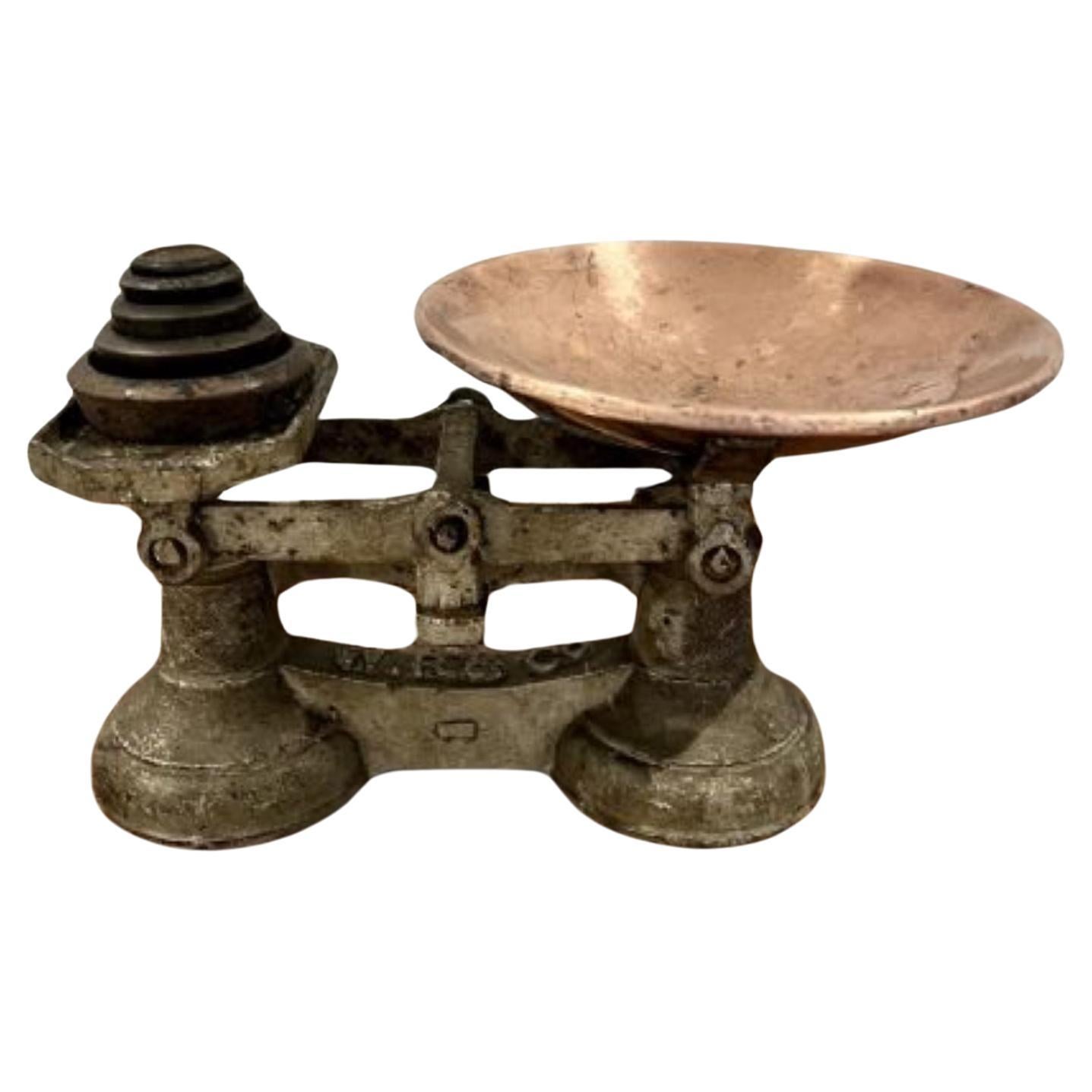 Balance ancienne en fer et cuivre de qualité édouardienne 