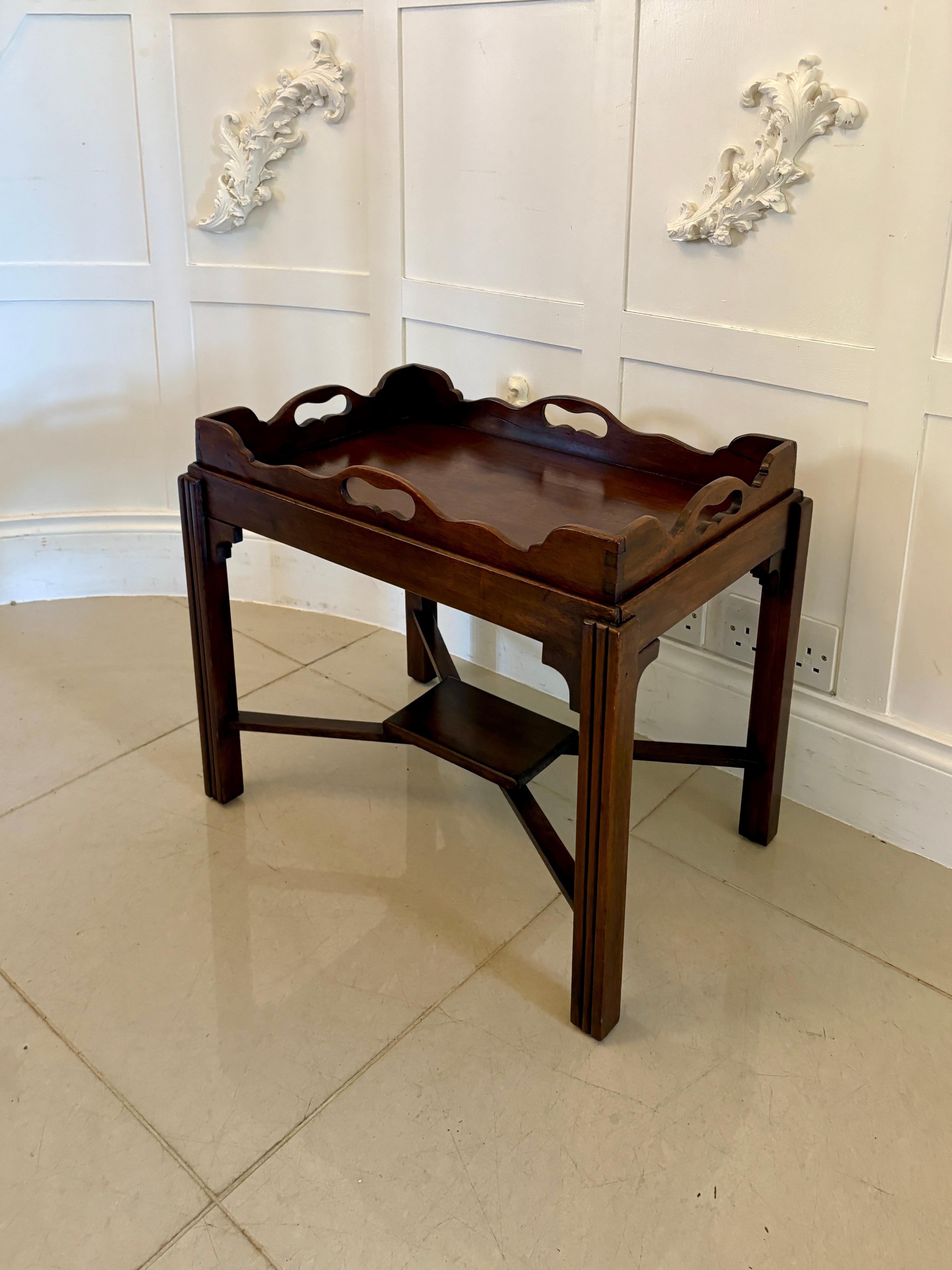 Bandeja antigua de caoba de calidad eduardiana para mayordomos sobre soporte siglo XX en venta