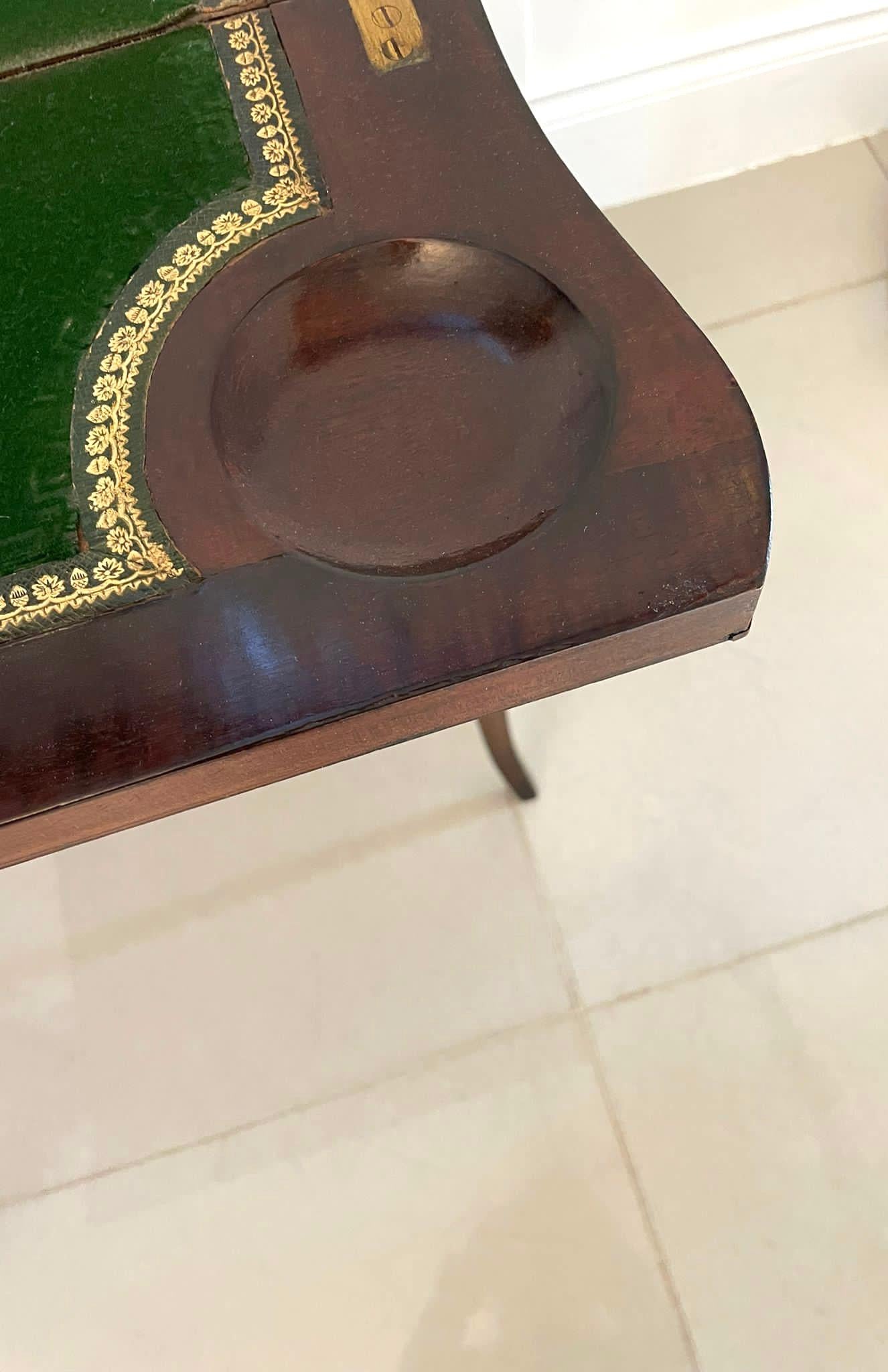 Table à cartes/de chevet ancienne en acajou peint à la main, de qualité édouardienne  en vente 3