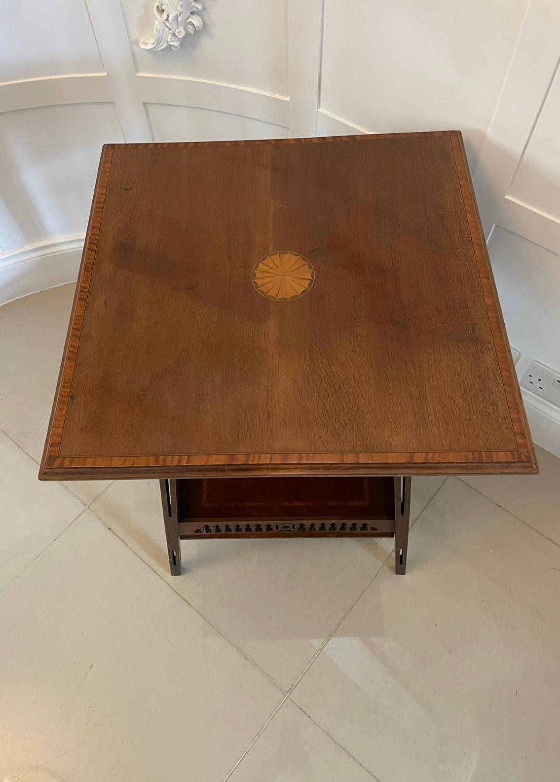 Antiker Mahagoni-Mitteltisch mit Intarsien in edwardianischer Qualität  im Angebot 1