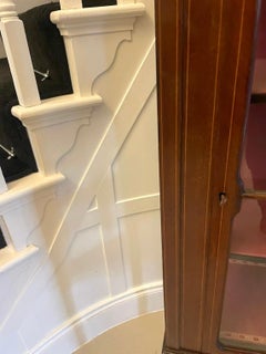 Vitrina antigua de caoba con incrustaciones de calidad eduardiana