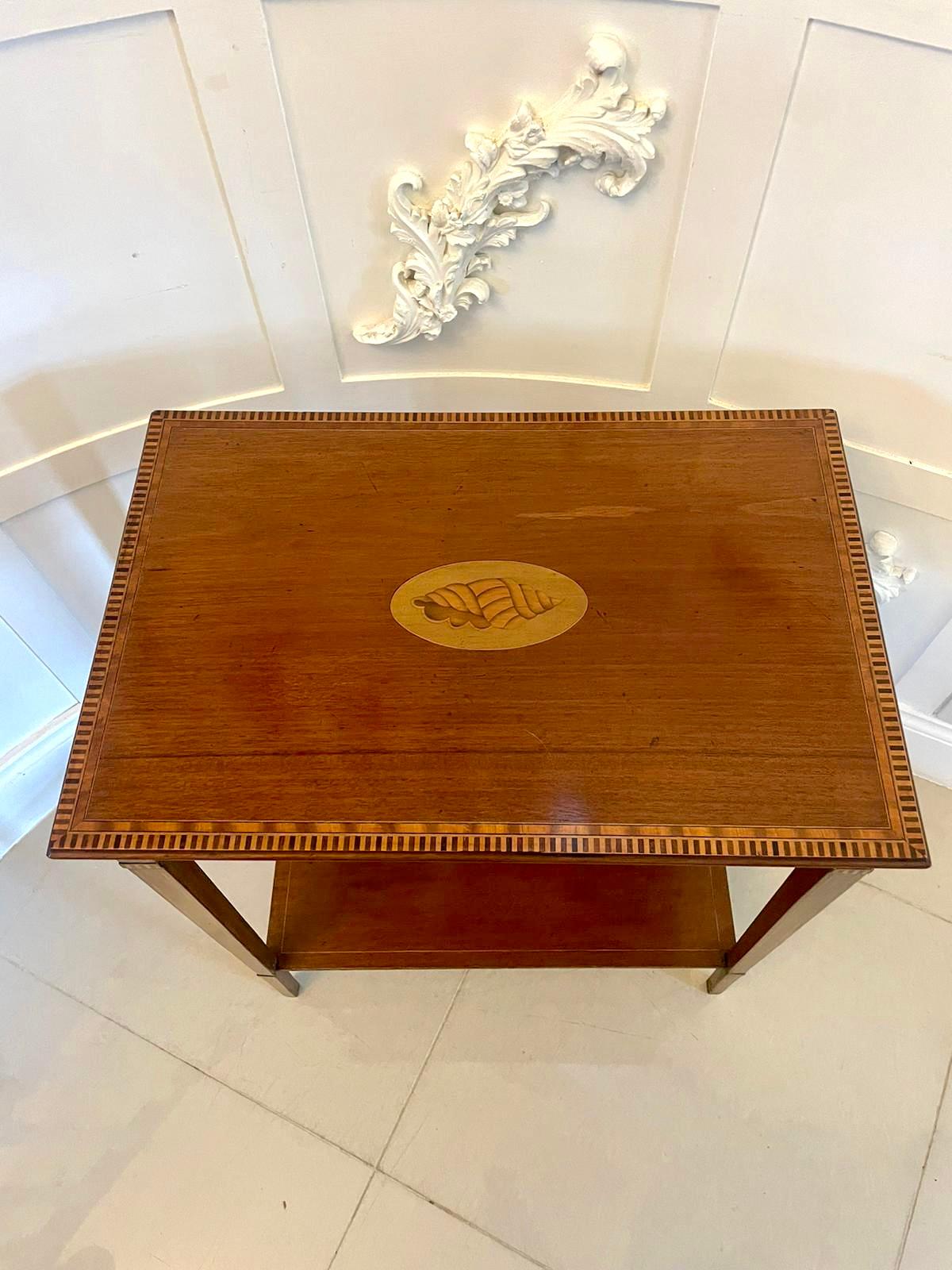 Table de lampe ancienne en acajou incrusté de qualité édouardienne en vente 2