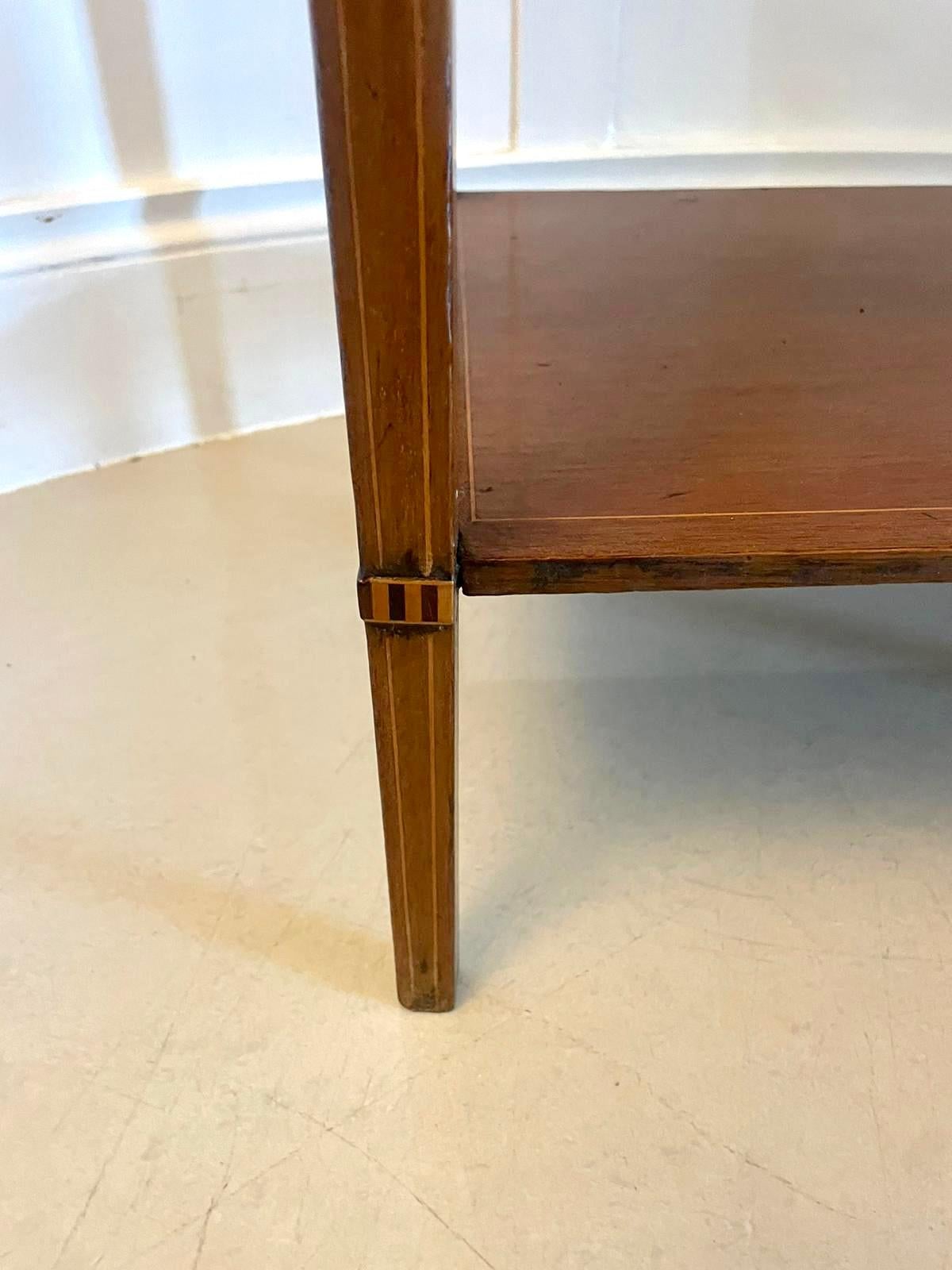 Table de lampe ancienne en acajou incrusté de qualité édouardienne en vente 5