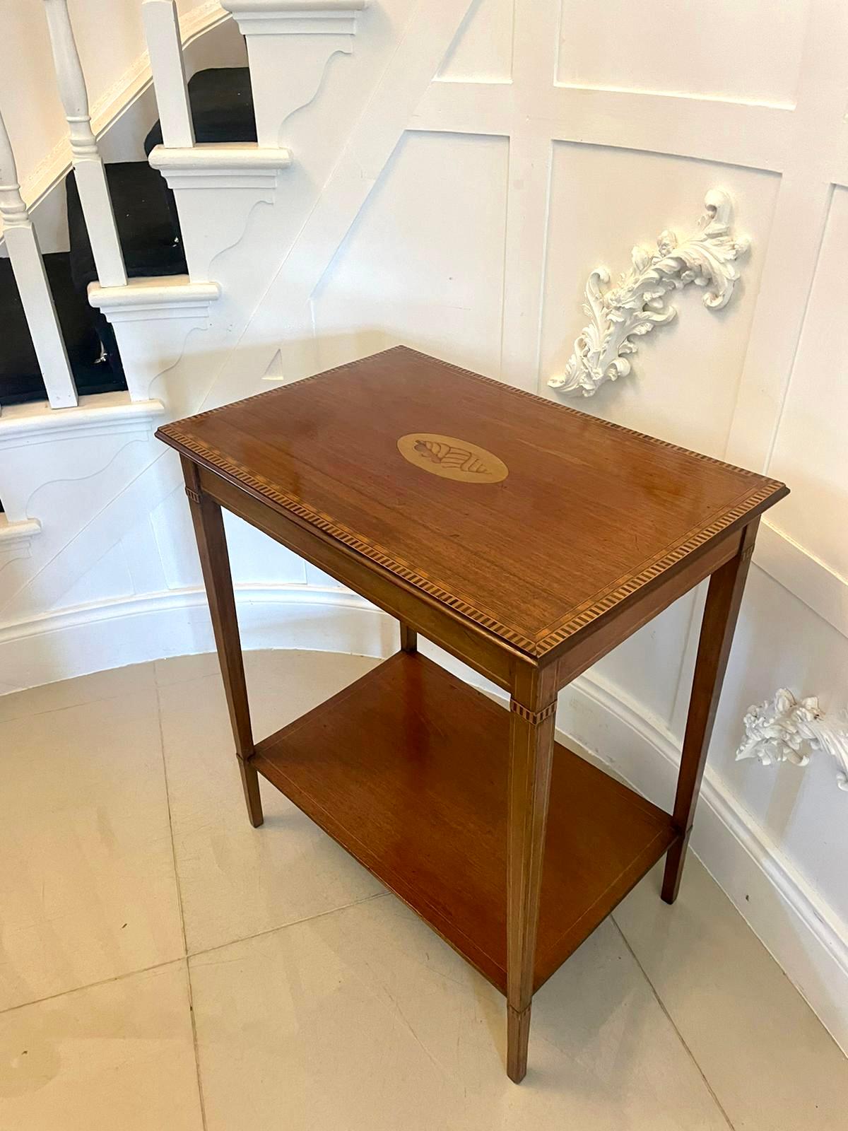 Table de lampe ancienne en acajou incrusté de qualité édouardienne en vente 6