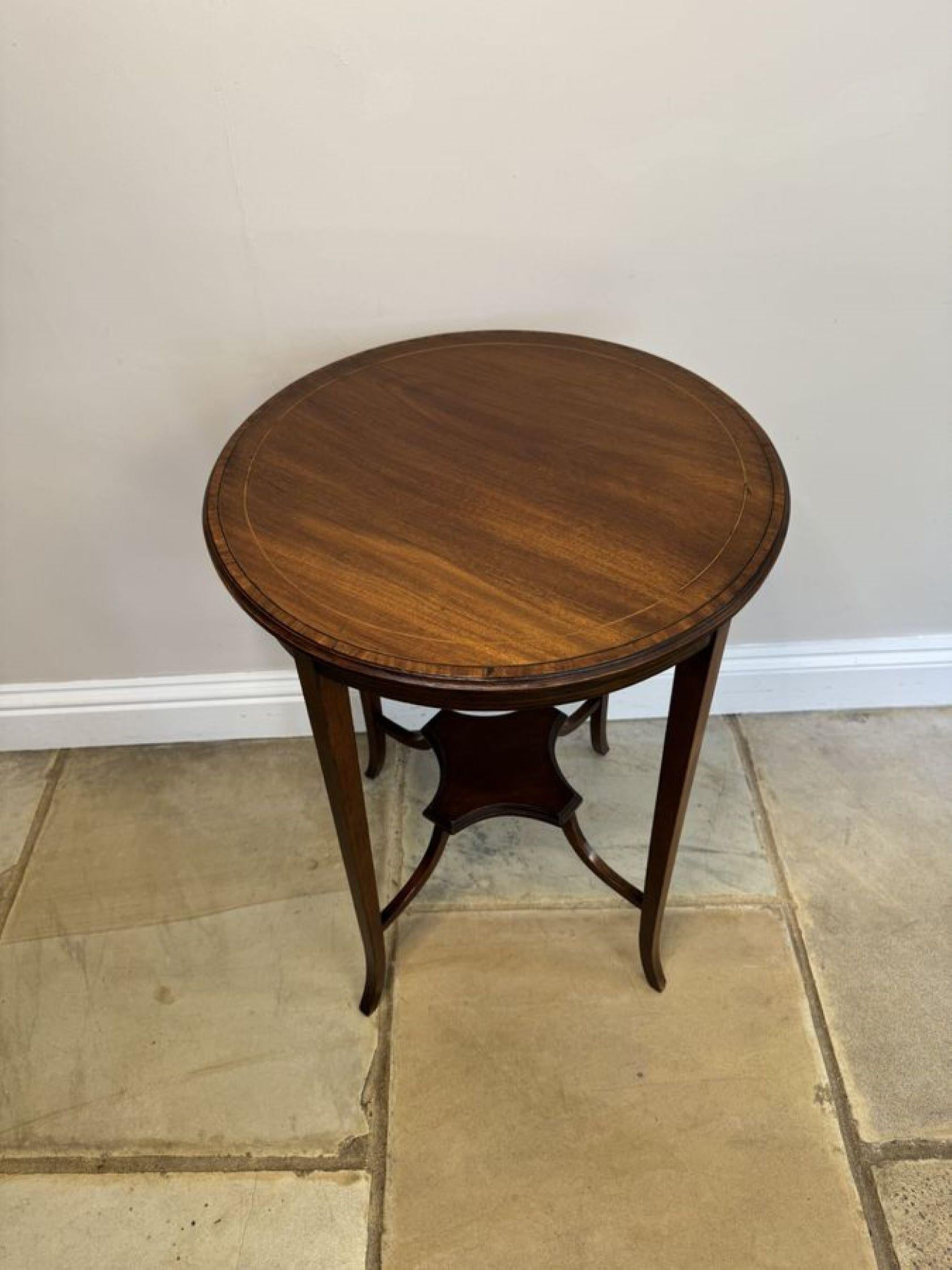 Ancienne table à lampe en acajou marqueté de qualité édouardienne Bon état - En vente à Ipswich, GB