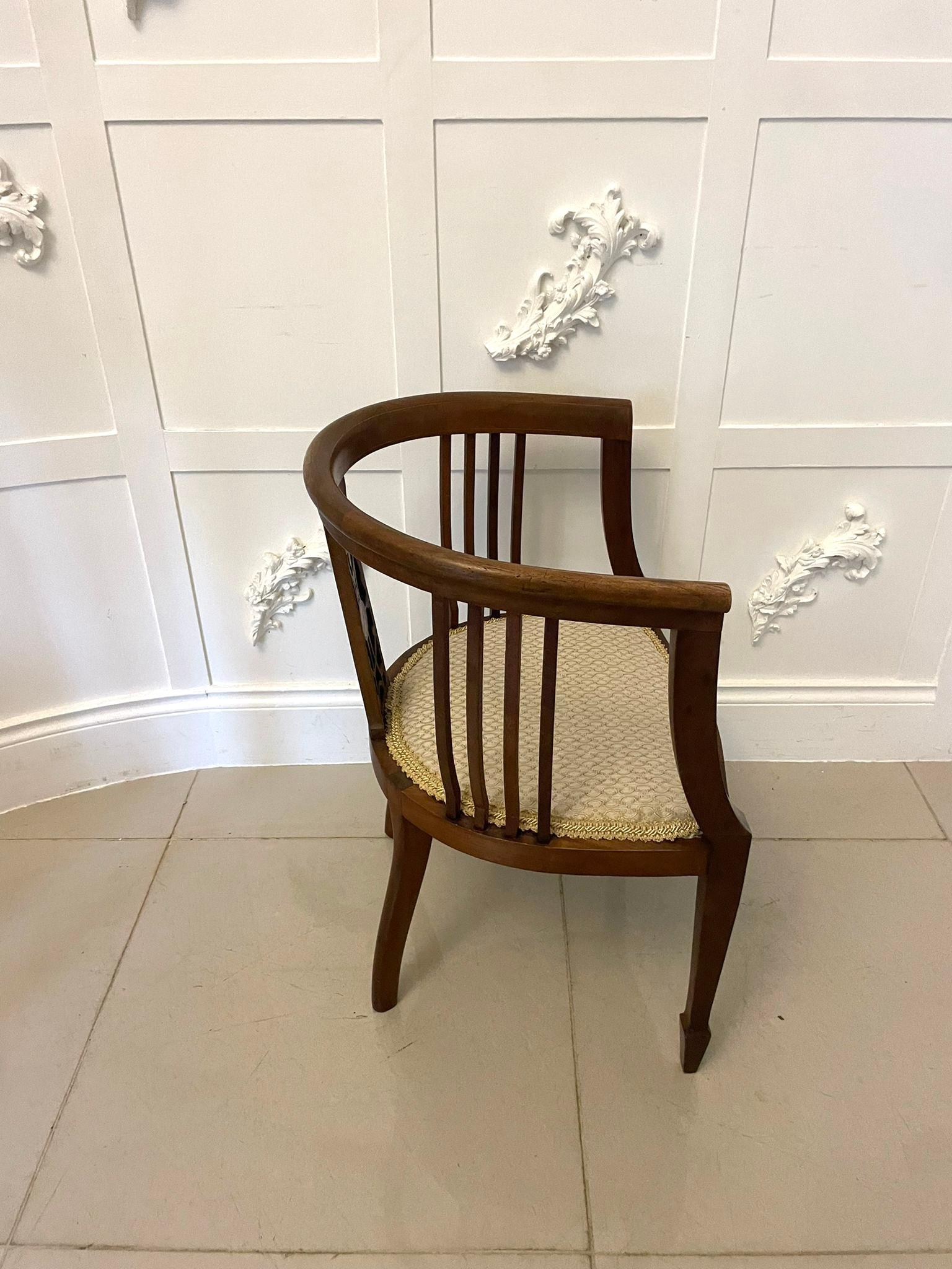 Silla de bañera antigua de caoba con incrustaciones de calidad eduardiana en venta 2