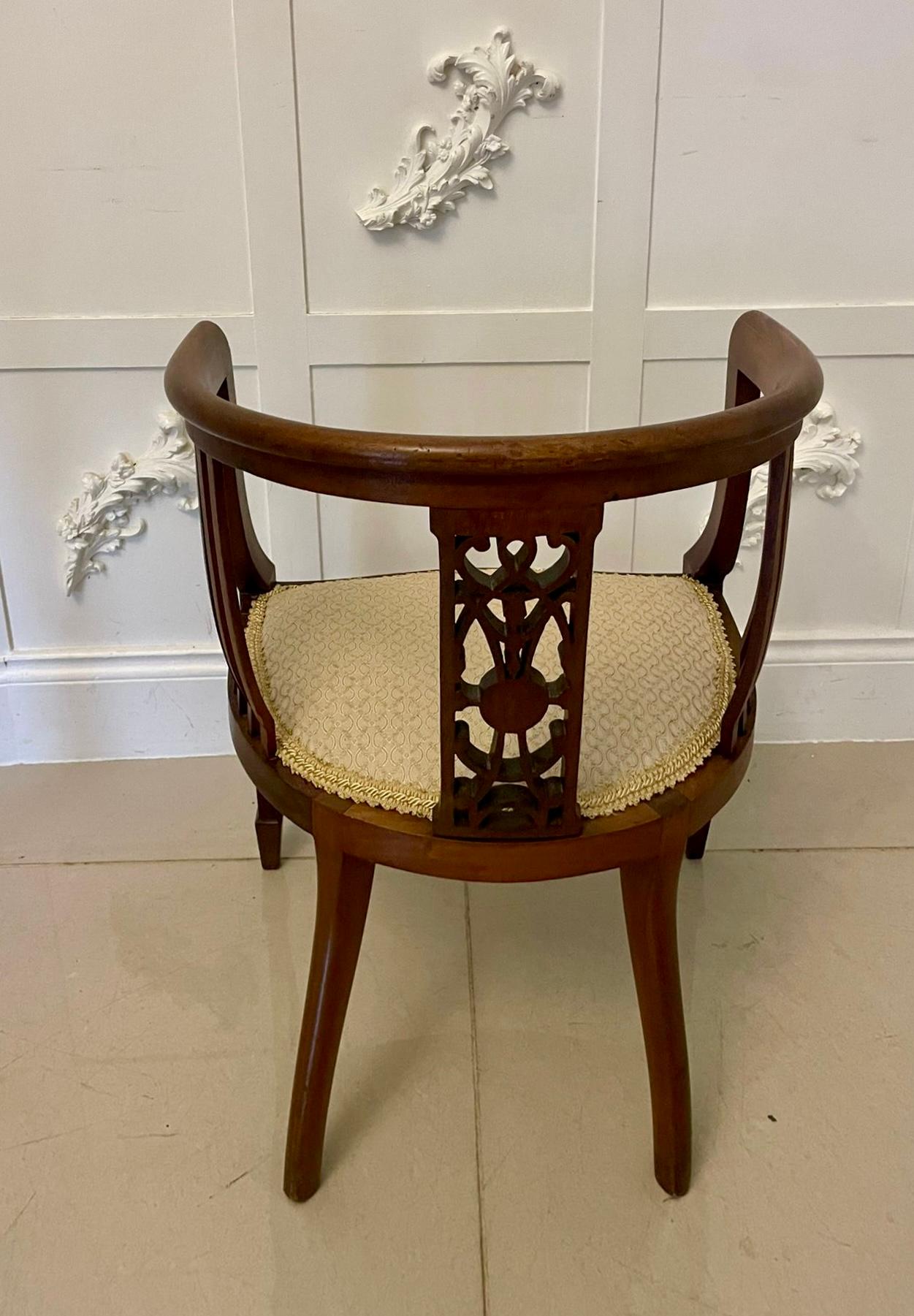 Silla de bañera antigua de caoba con incrustaciones de calidad eduardiana Eduardiano en venta