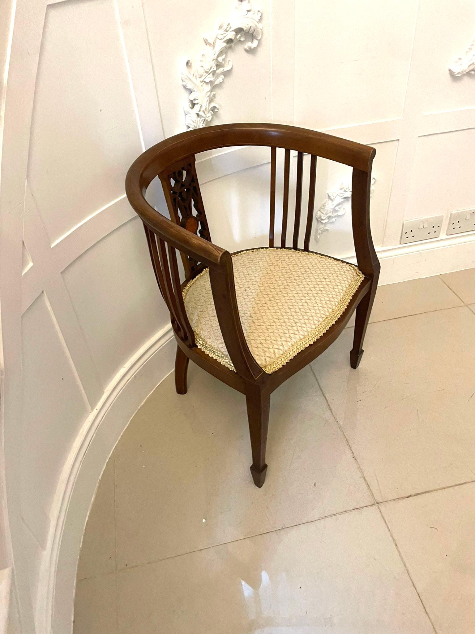 Silla de bañera antigua de caoba con incrustaciones de calidad eduardiana siglo XX en venta