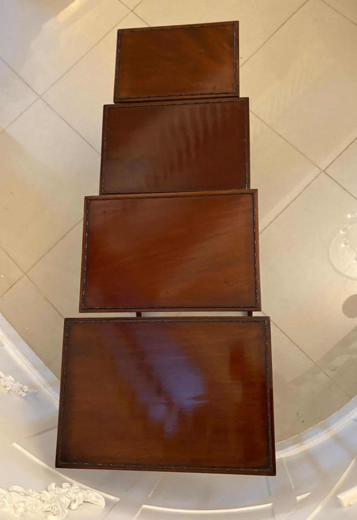 Antiguo nido de cuatro mesas de caoba de calidad eduardiana en venta 5