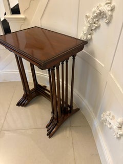 Antikes Mahagoni-Nest aus vier Tischen in edwardianischer Qualität