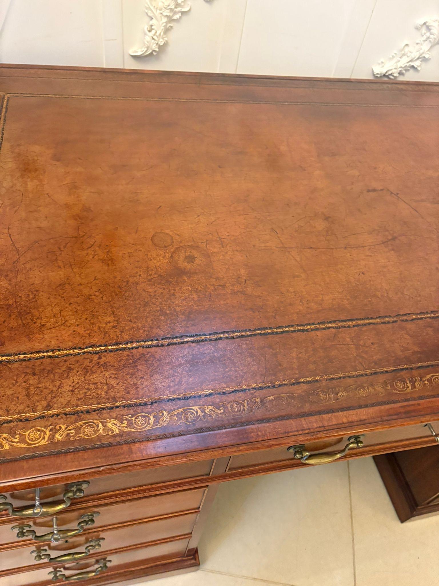 Antico scrittoio in mogano di qualità edoardiana in vendita 3