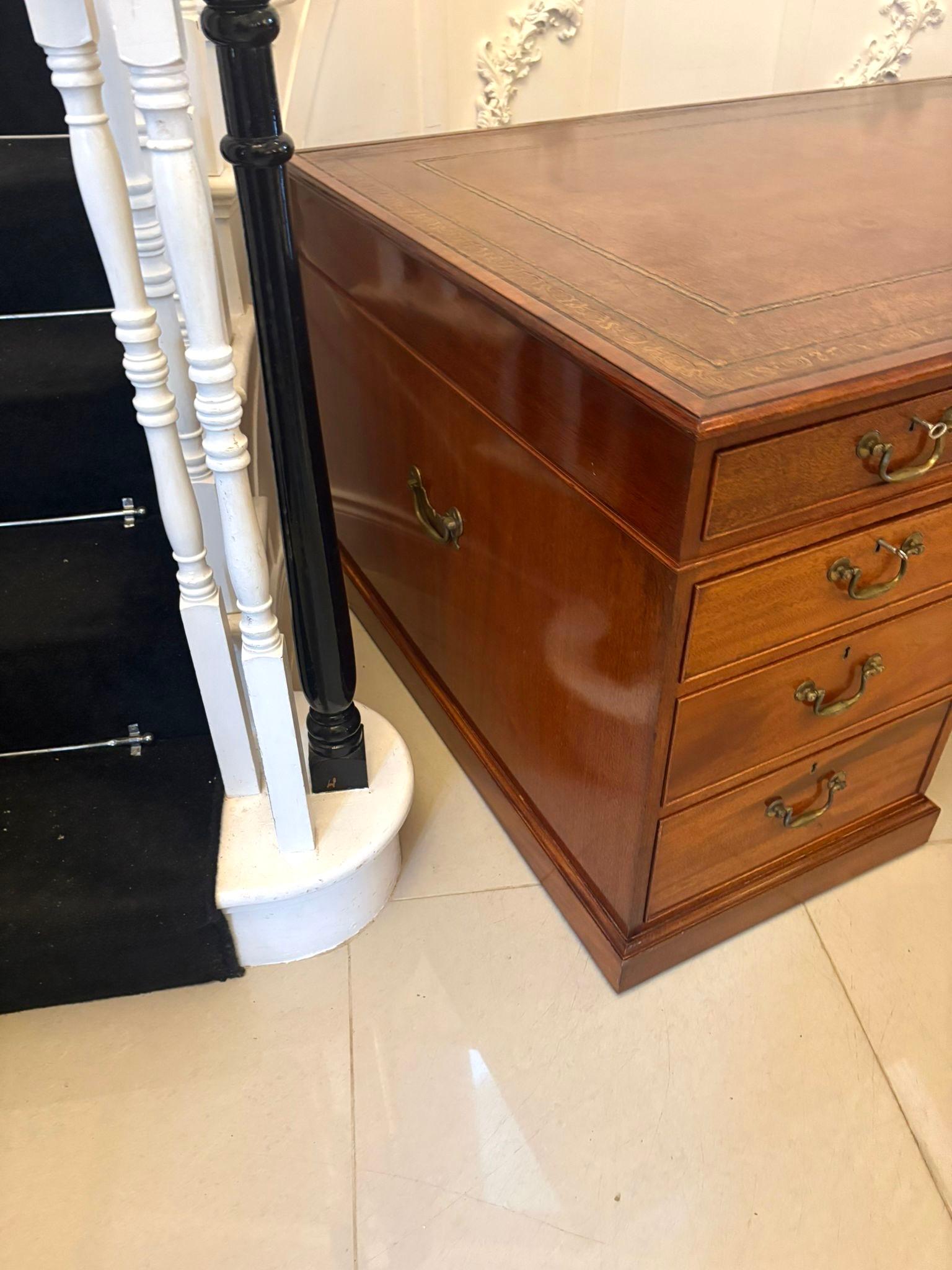 Antico scrittoio in mogano di qualità edoardiana in vendita 8
