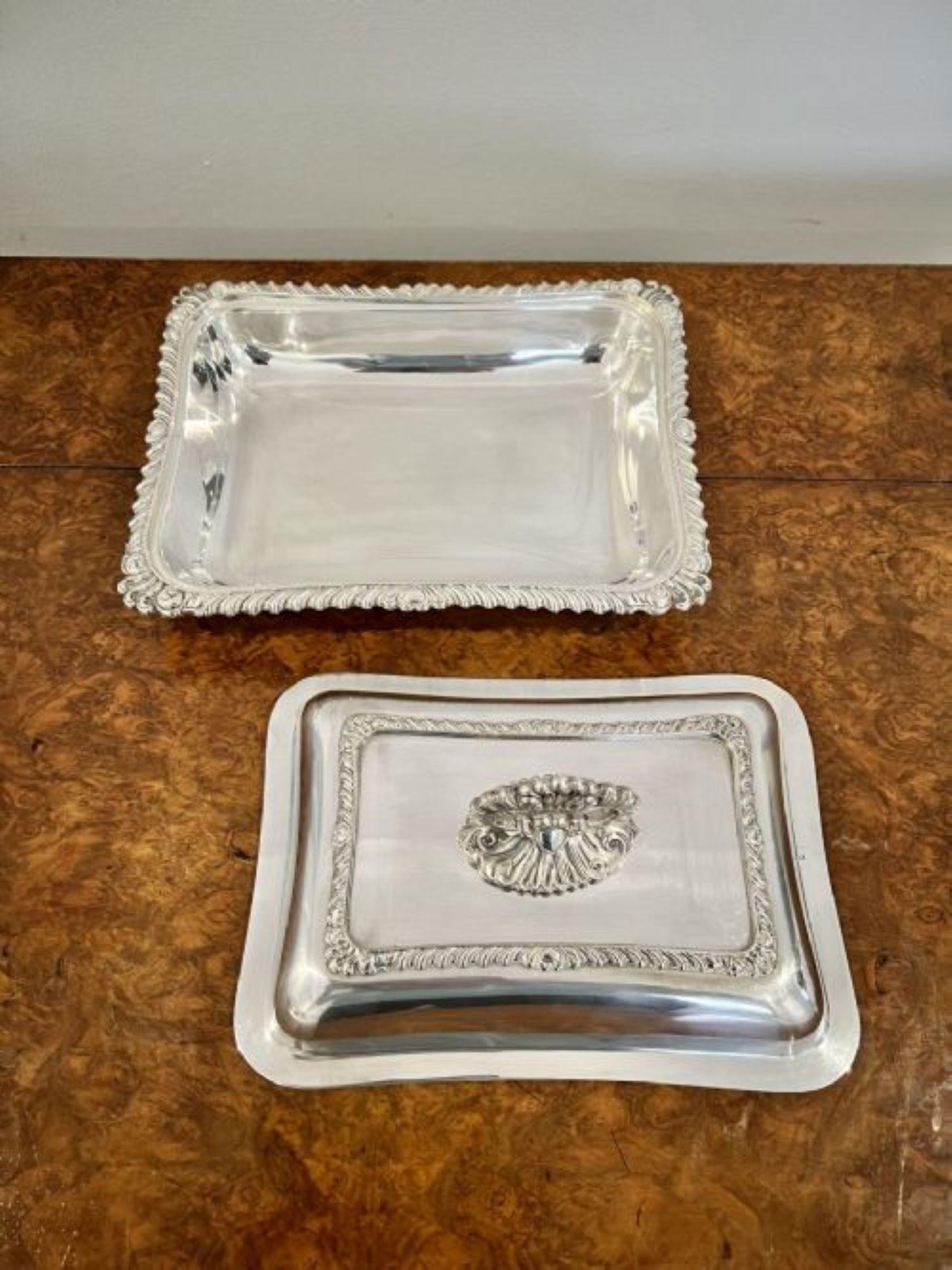 Antique Edwardian quality ornate silver plated rectangular entrée dish In Good Condition For Sale In Ipswich, GB
