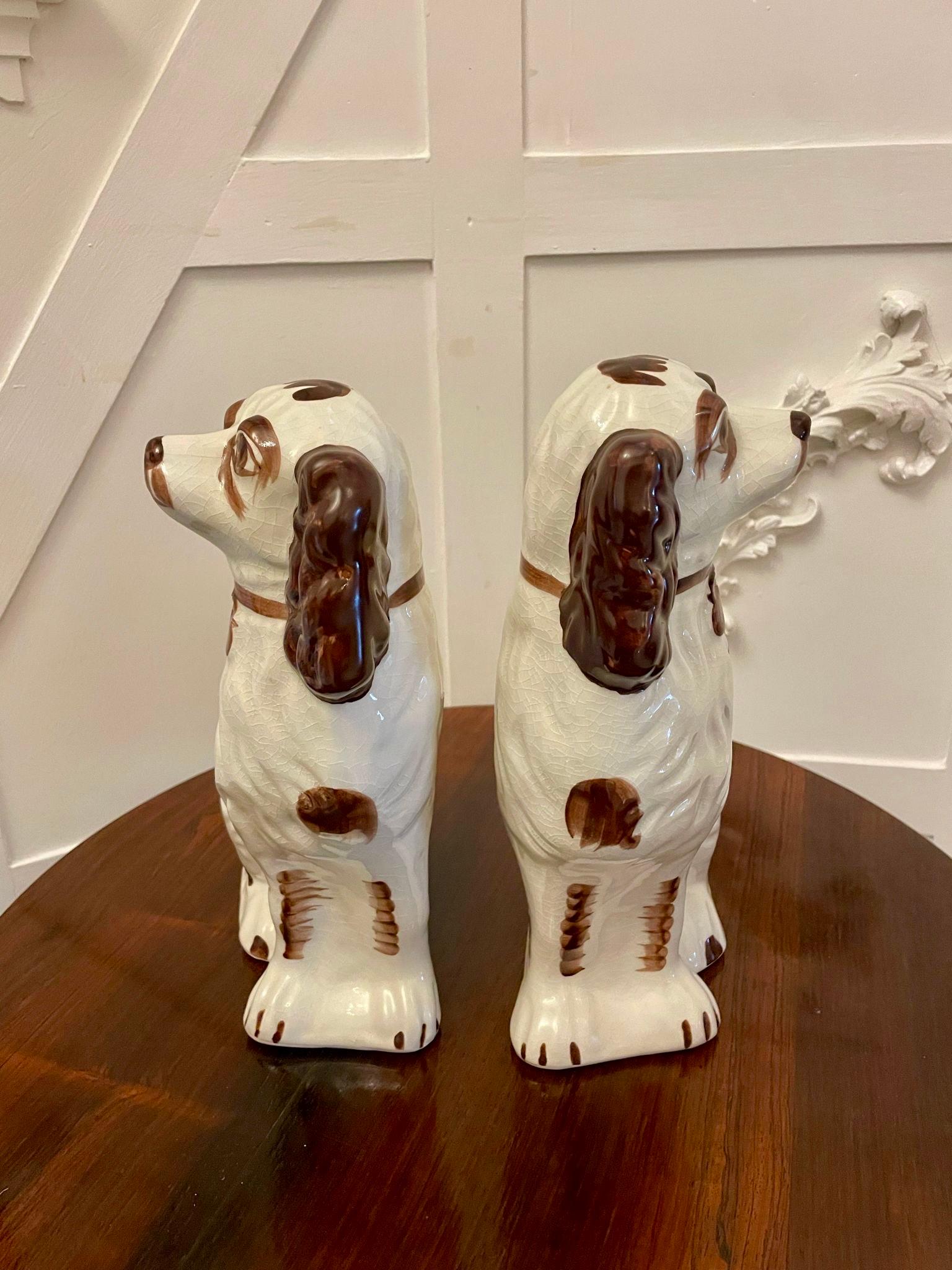 Antique Edwardian Quality Pair of Staffordshire Dogs In Good Condition For Sale In Suffolk, GB