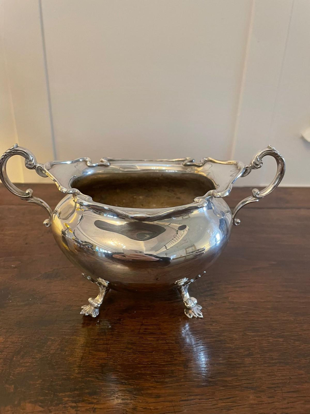 Service à thé 4 pièces antique en métal argenté de qualité édouardienne en vente 5