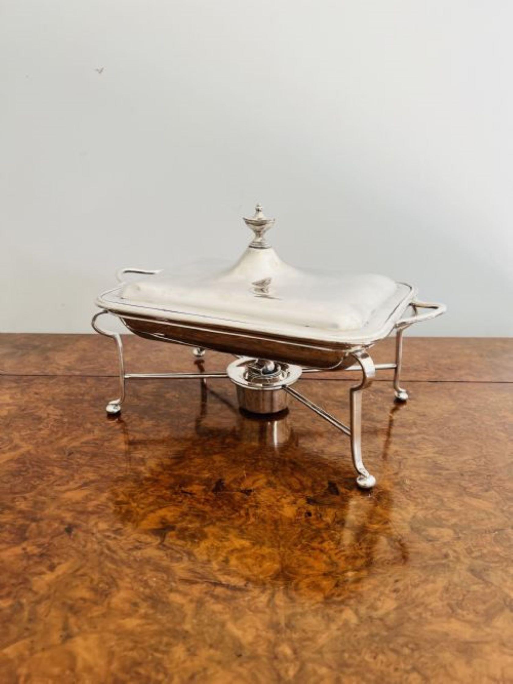 Antique Edwardian quality silver plated entree dish on the original stand  In Good Condition For Sale In Ipswich, GB