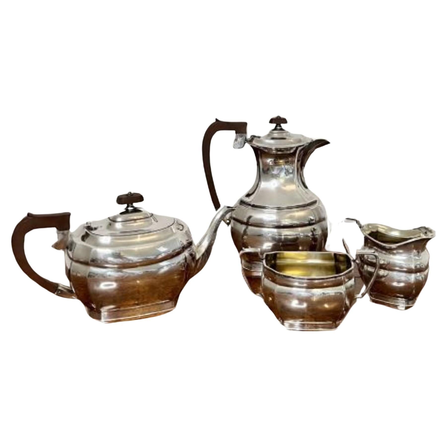 Service à thé quatre pièces antique en métal argenté de qualité Edwardienne