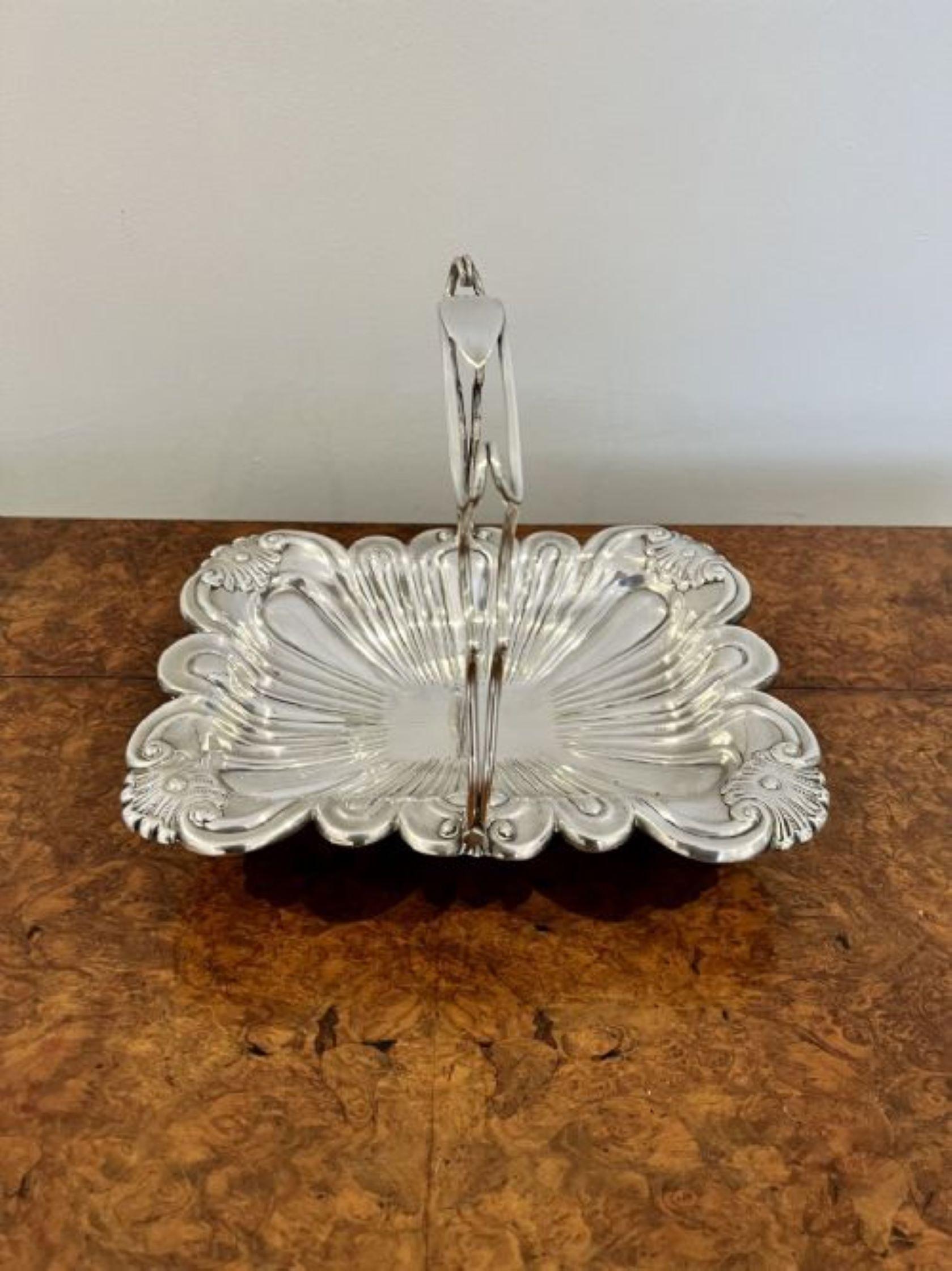 Antique Edwardian quality silver plated ornate cake basket In Good Condition For Sale In Ipswich, GB
