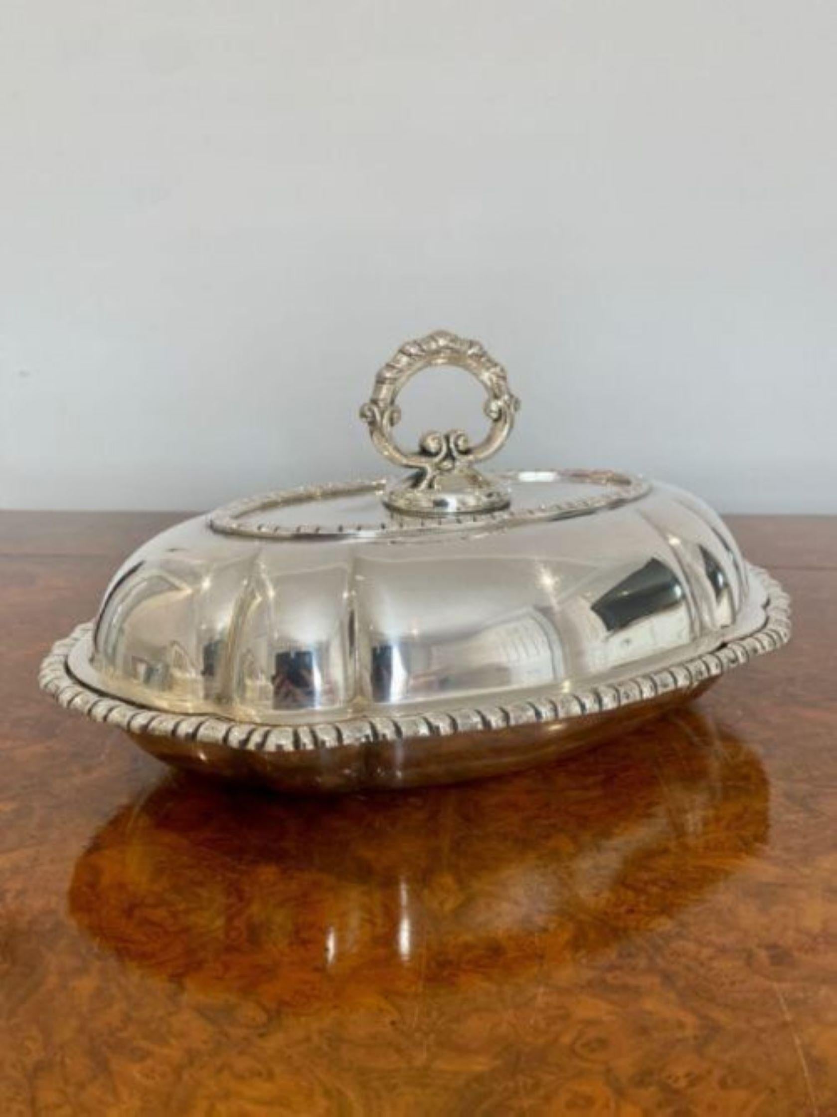 Antique Edwardian quality silver plated oval entrée dish In Good Condition For Sale In Ipswich, GB