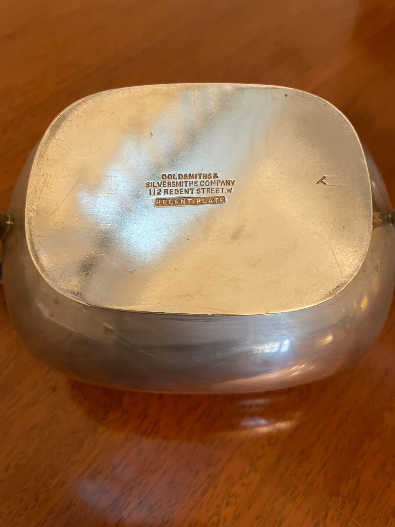 Antico servizio da tè placcato in argento di qualità edoardiana con timbro Goldsmiths & Silversmith in vendita 4