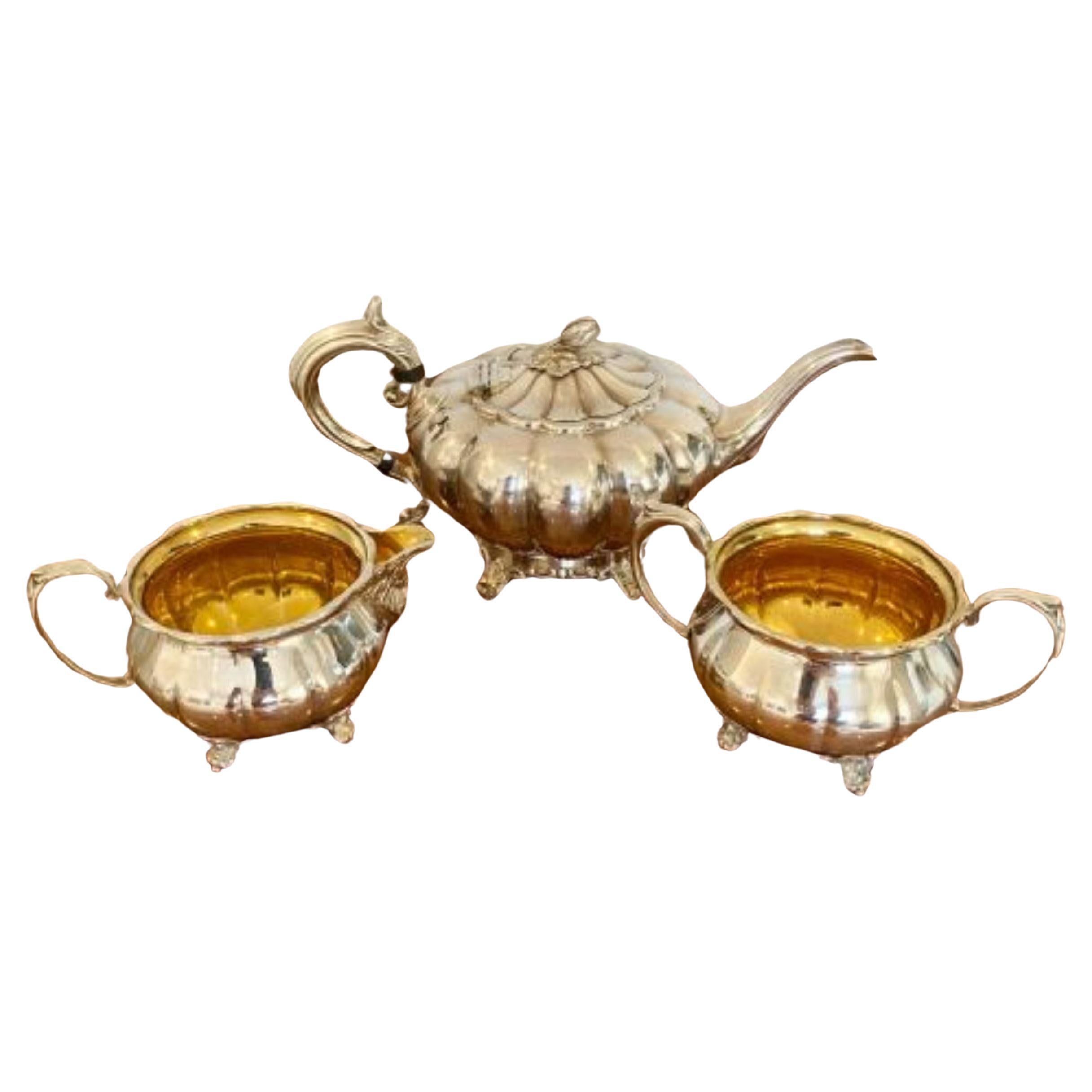 Antico set da tè in tre pezzi placcato in argento di qualità edoardiana
