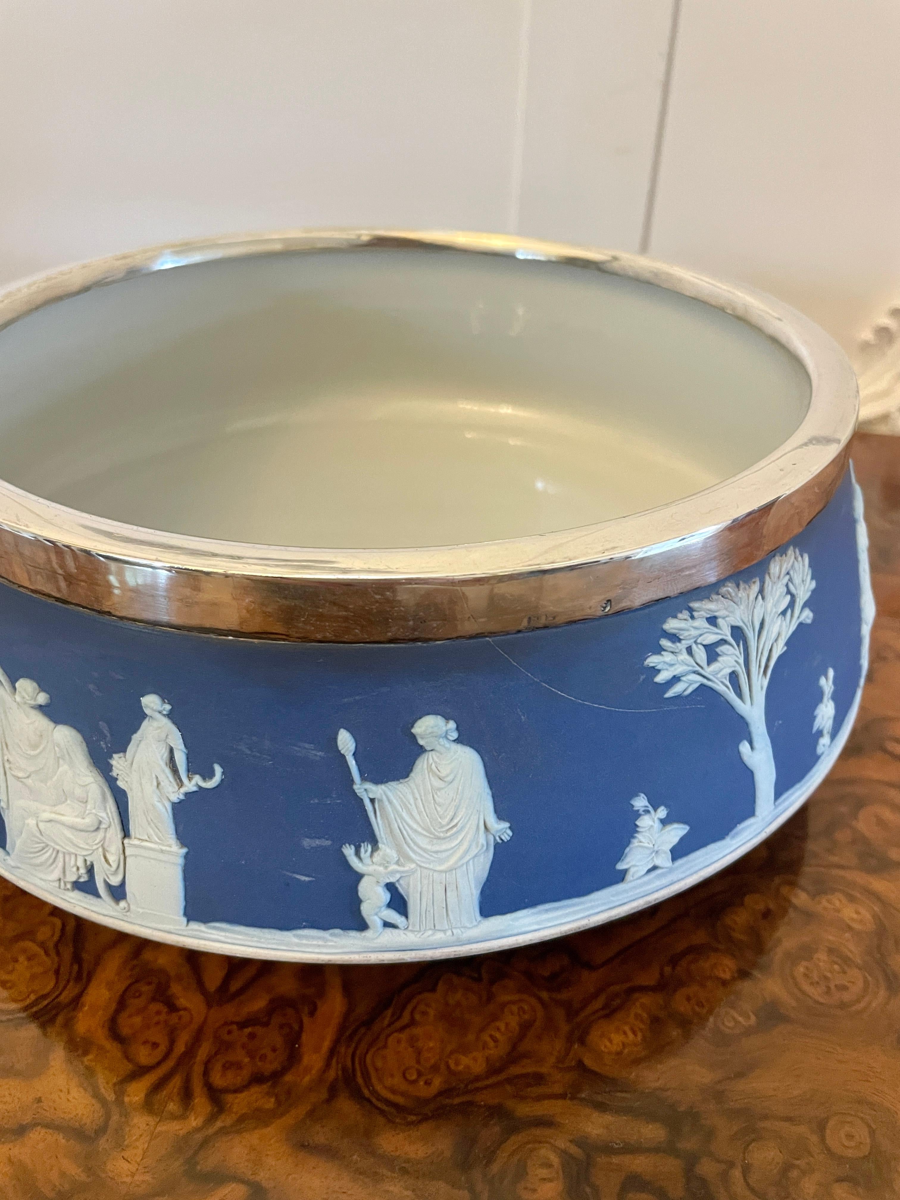  Antique Edwardian Quality Wedgwood Jasperware Fruit Bowl  In Good Condition For Sale In Suffolk, GB