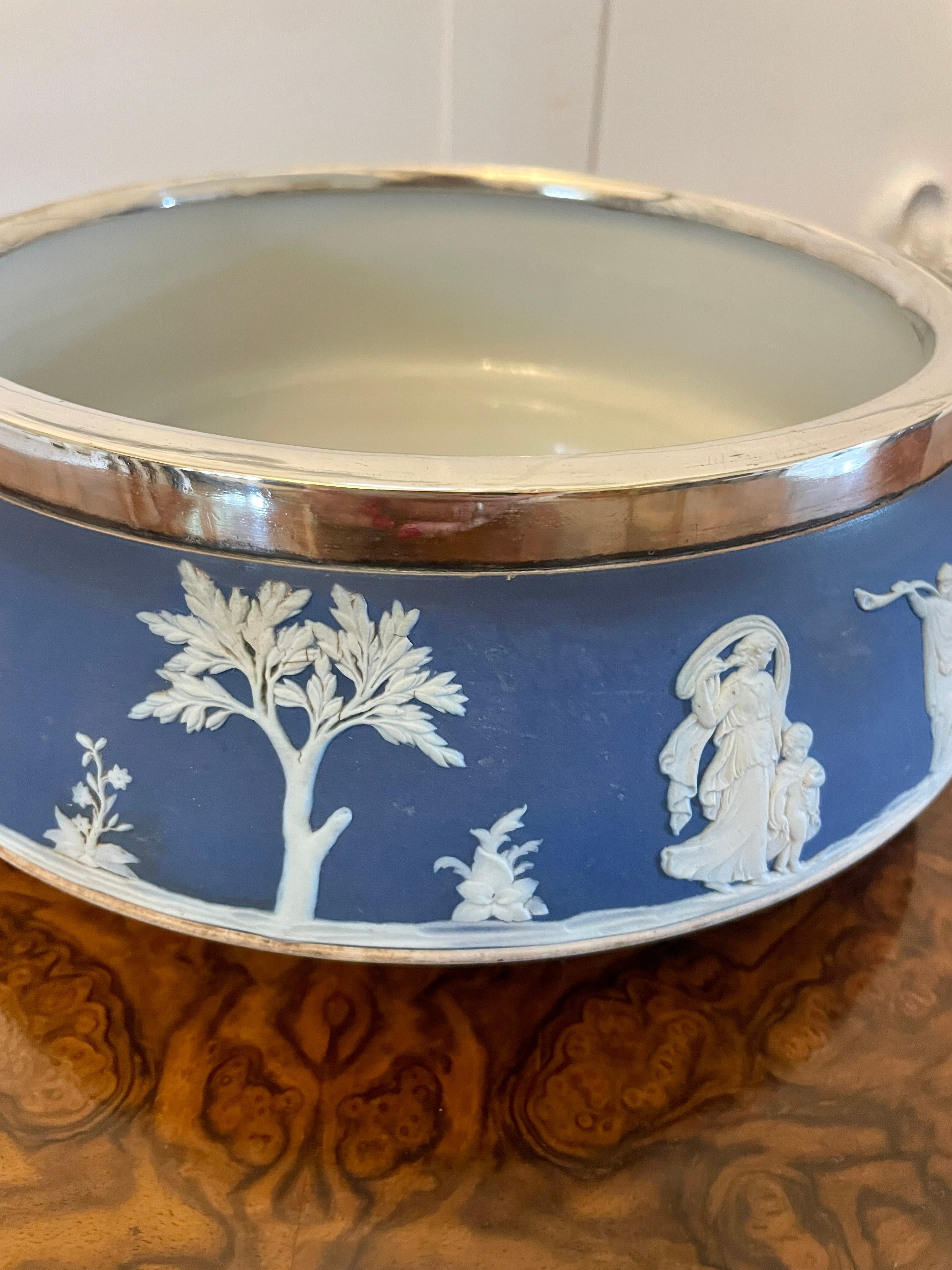  Antique Edwardian Quality Wedgwood Jasperware Fruit Bowl  In Good Condition For Sale In Suffolk, GB