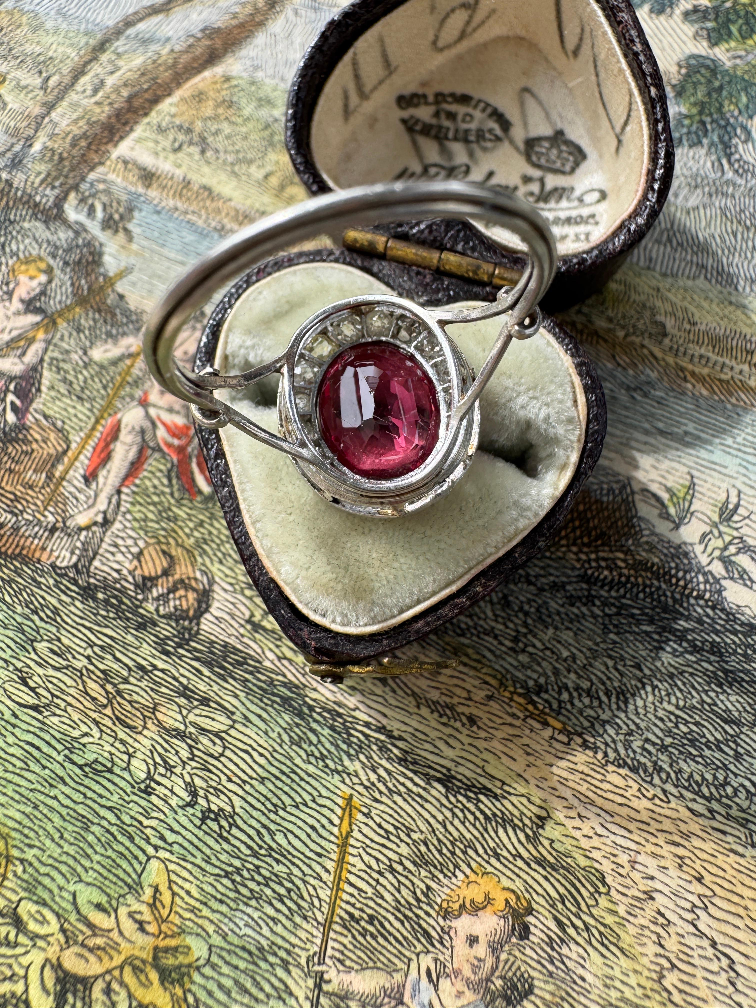 Donna Anello antico edoardiano con spinello rosso e diamante a raggiera in vendita