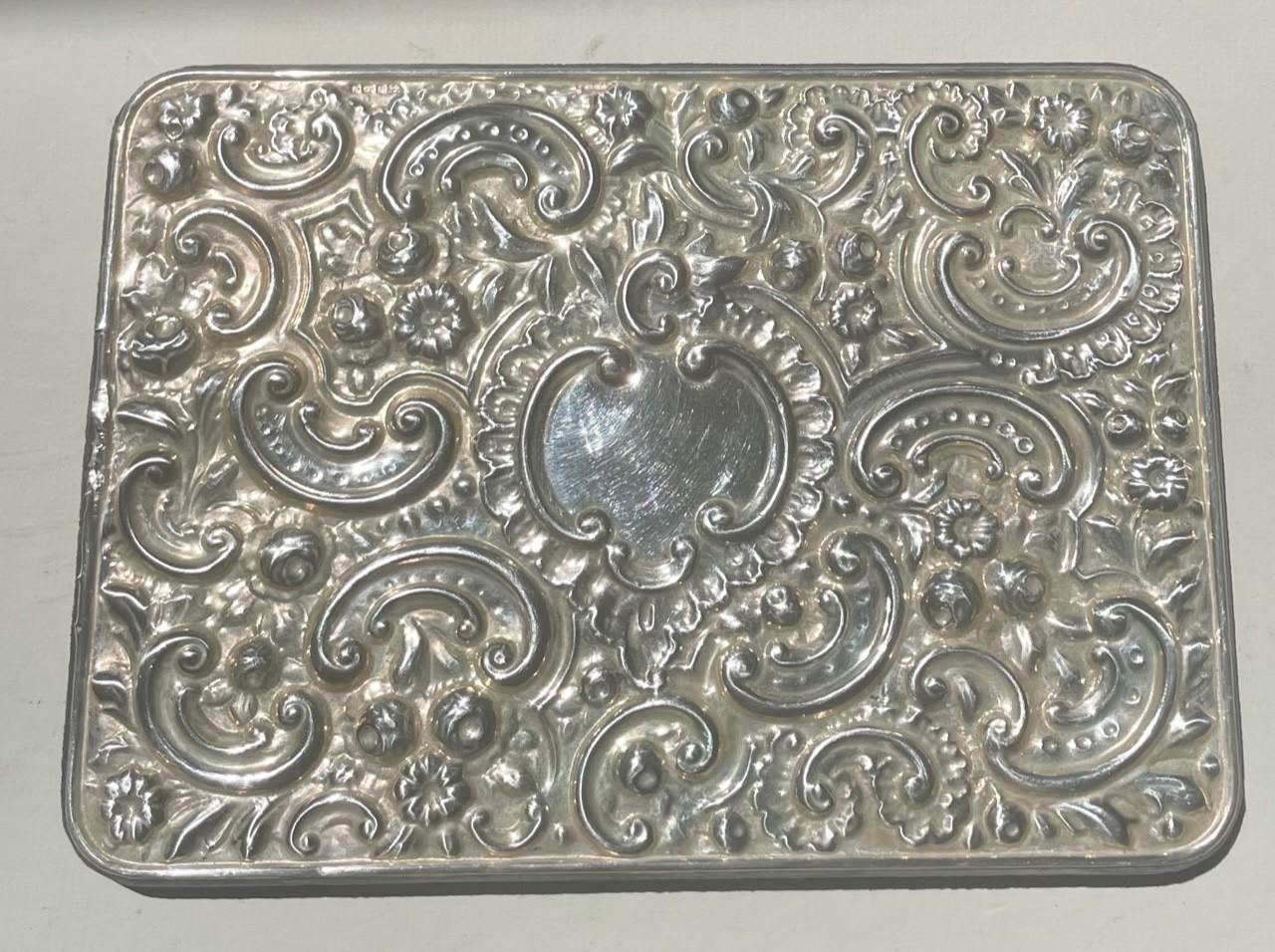Antique Repousse Sterling Silver Bevelled Edge Mirror. en vente 7