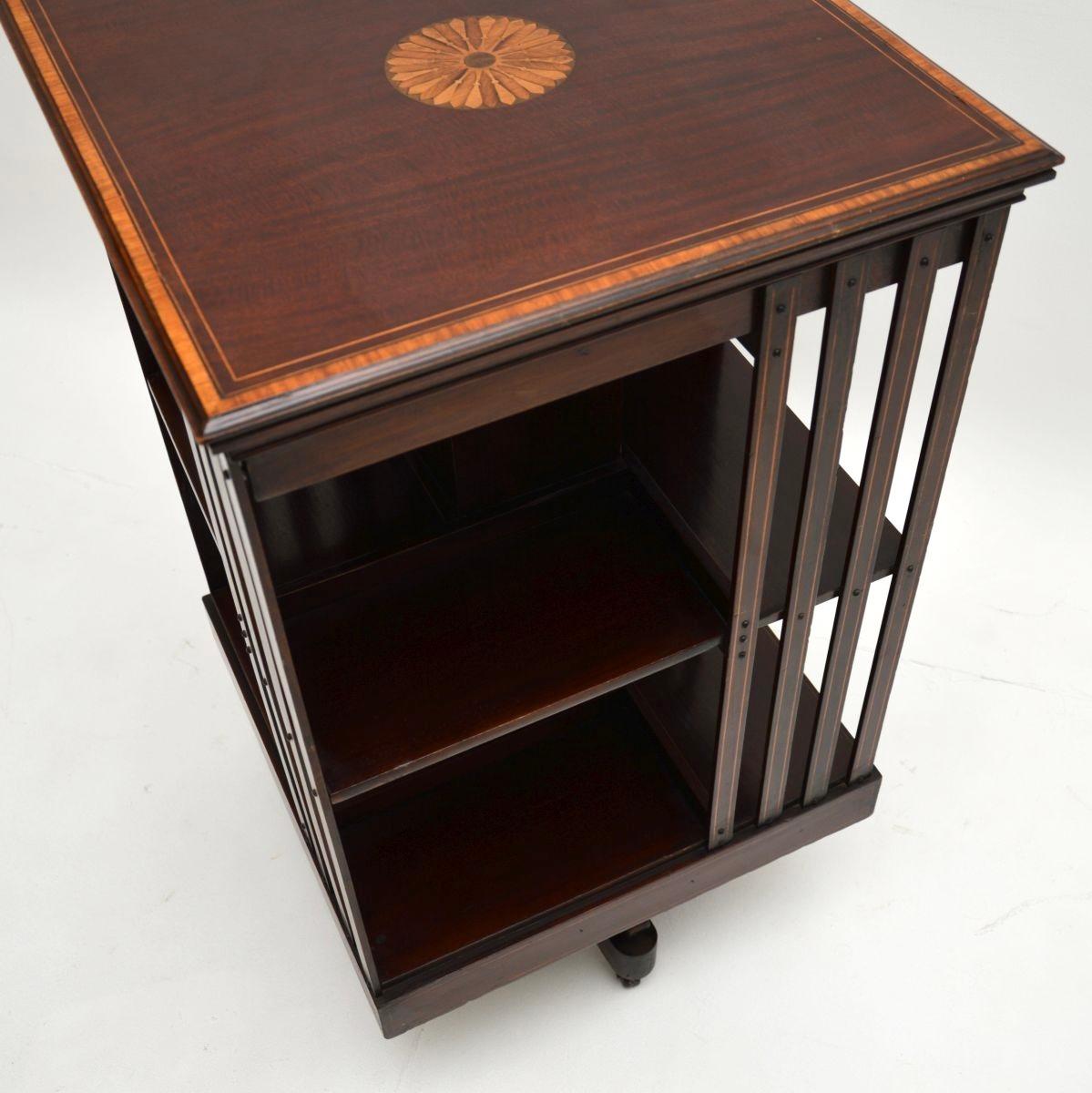 Legno Antica libreria girevole edoardiana in vendita