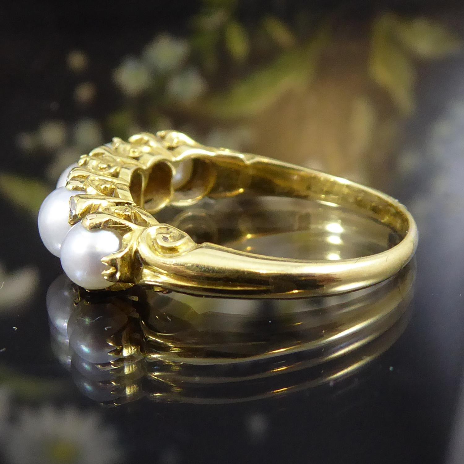 Antique Edwardian Ring Set with Diamonds and White Pearls in Yellow Gold In Good Condition In Yorkshire, West Yorkshire