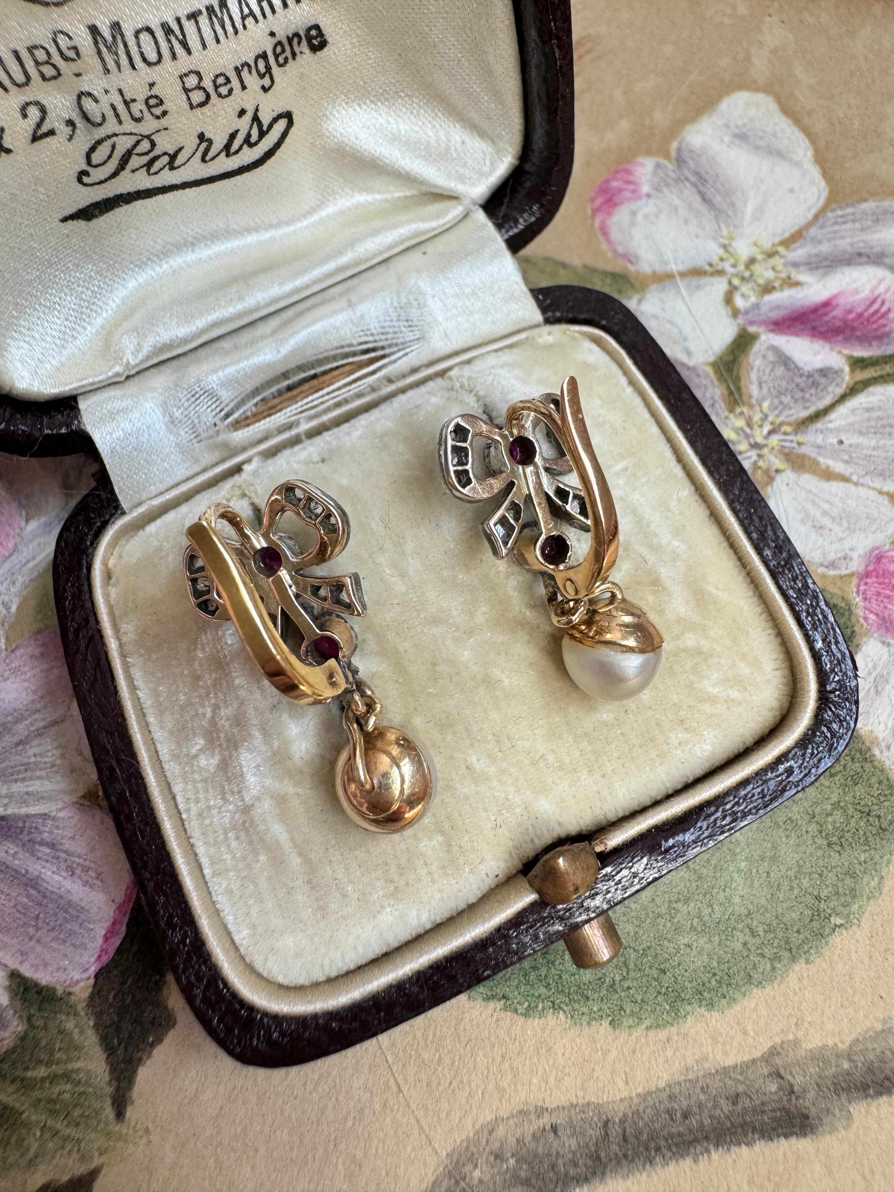 Antike Edwardianische Bow-Ohrringe mit Rubin im Rosenschliff und Diamanten Damen im Angebot
