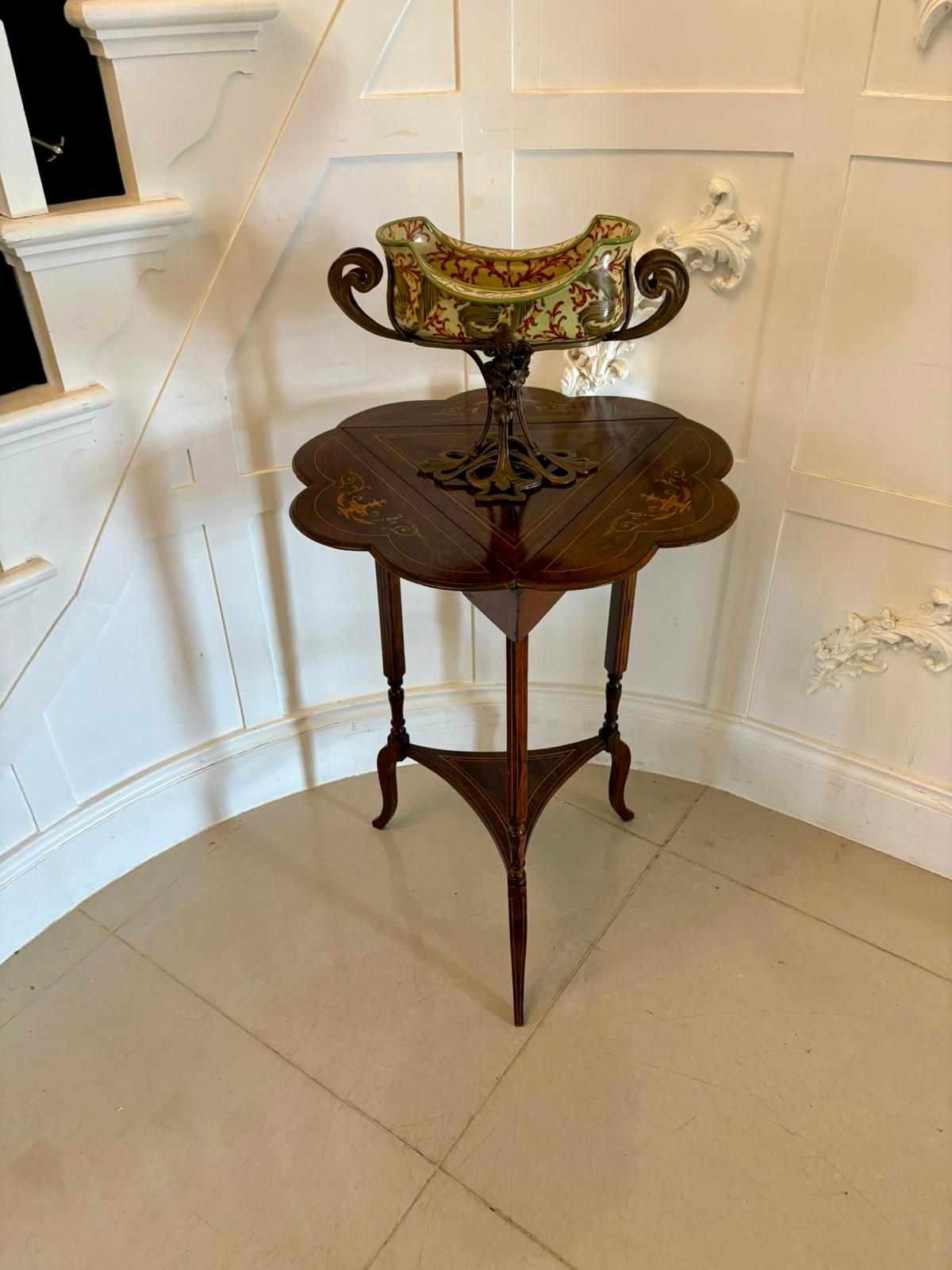 Incrusté Ancienne lampe/table d'appoint édouardienne en bois de rose marqueté à feuilles tombantes en vente