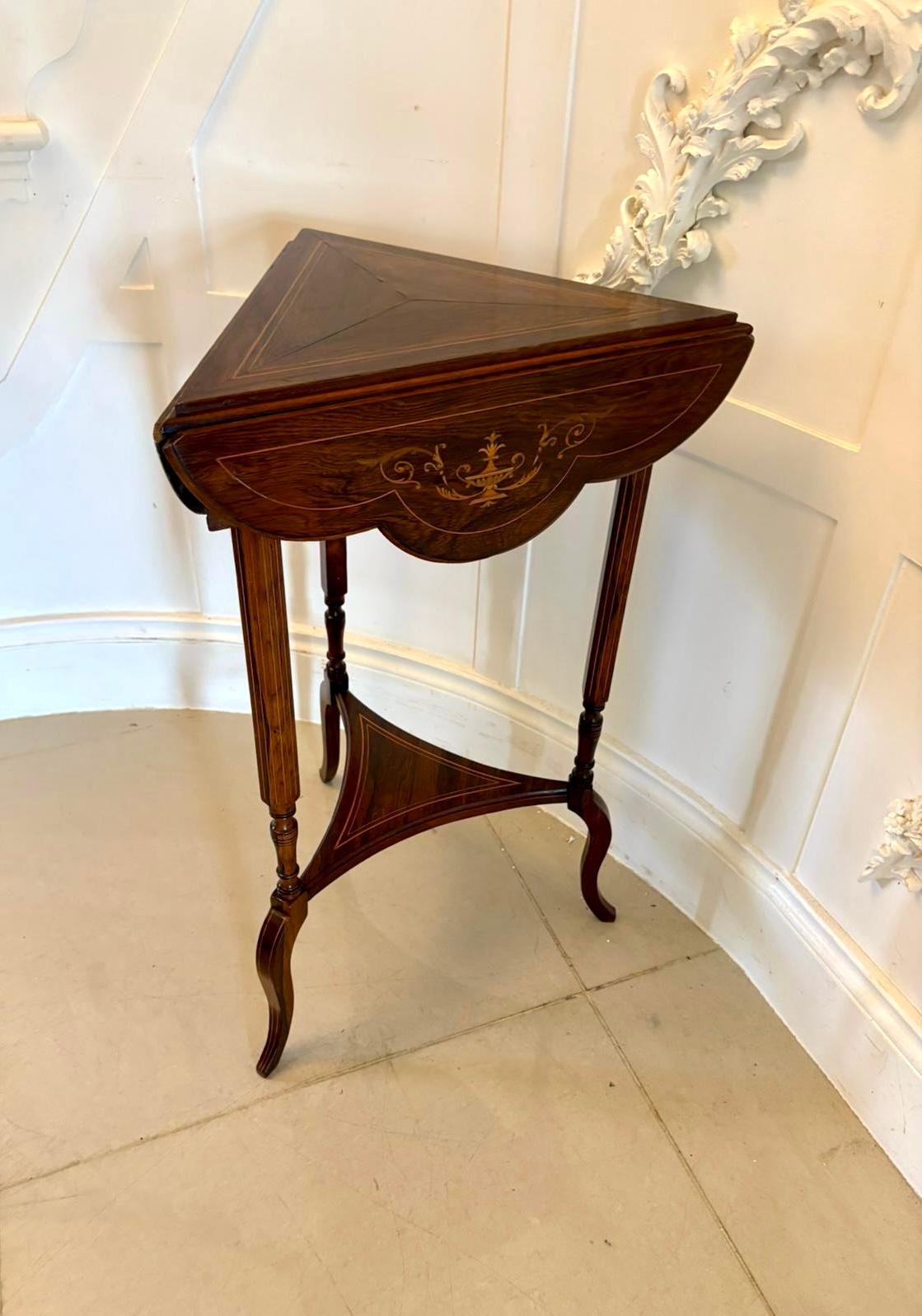 20ième siècle Ancienne lampe/table d'appoint édouardienne en bois de rose marqueté à feuilles tombantes en vente