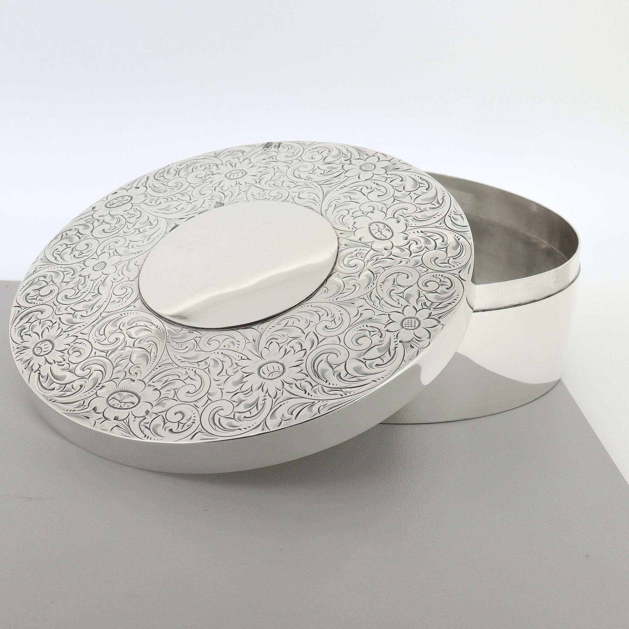 Antique Edwardian Round Sterling Silver Dresser Box by Shreve, Crump, & Low For Sale 3
