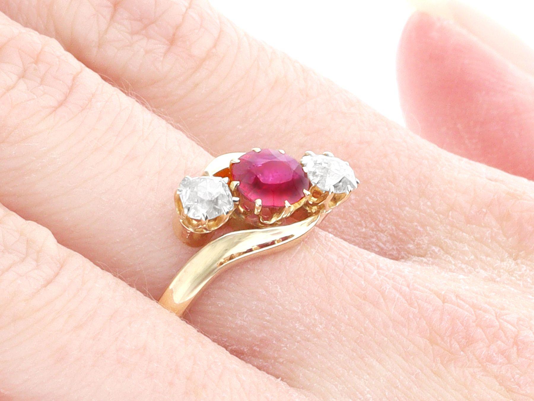 Antique Edwardian Ruby and Diamond Yellow Gold Trilogy Ring In Excellent Condition For Sale In Jesmond, Newcastle Upon Tyne