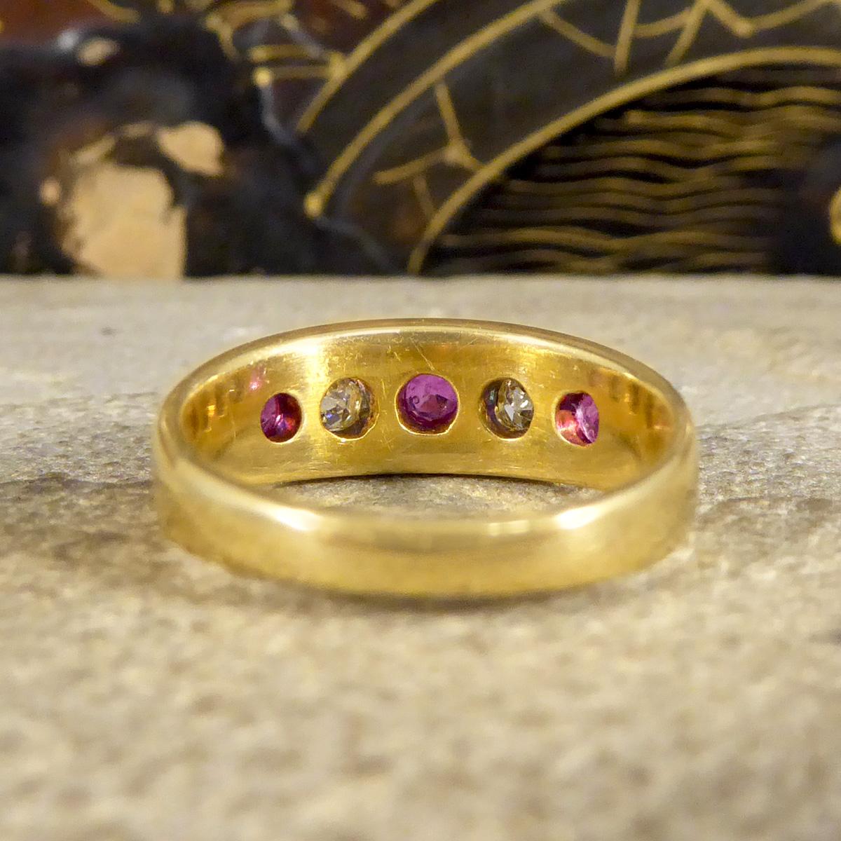 Antique Edwardian Ruby and Diamond Five Stone Ring in 18ct Yellow Gold In Good Condition In Yorkshire, West Yorkshire