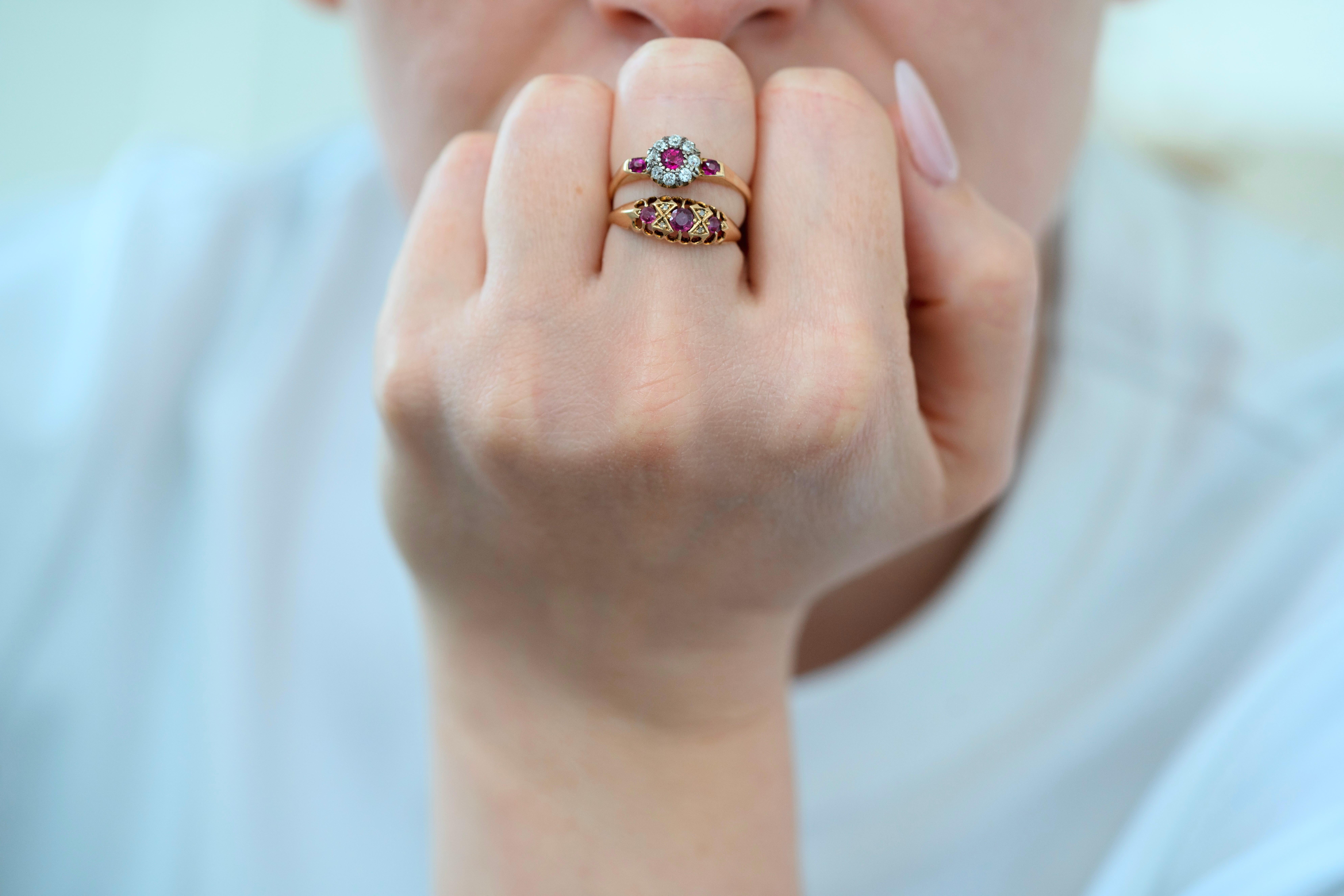 Antique Edwardian Ruby Diamond 18ct Gold Ring In Good Condition For Sale In London, GB