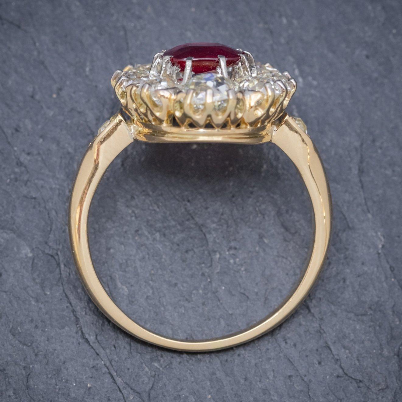 Bague édouardienne ancienne en grappe de diamants et rubis de 1,15 carat en vente 1