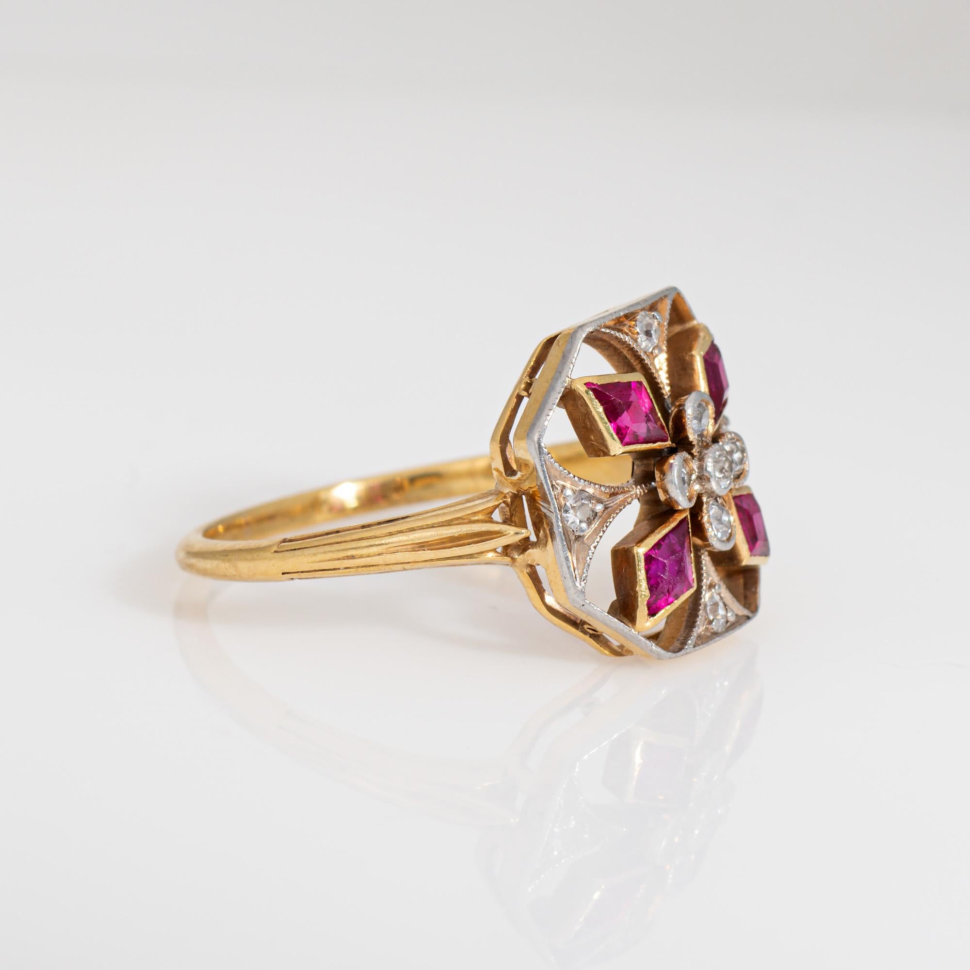 Édouardien Bague édouardienne ancienne en or jaune 18 carats avec rubis et diamants, taille 6,5 en vente