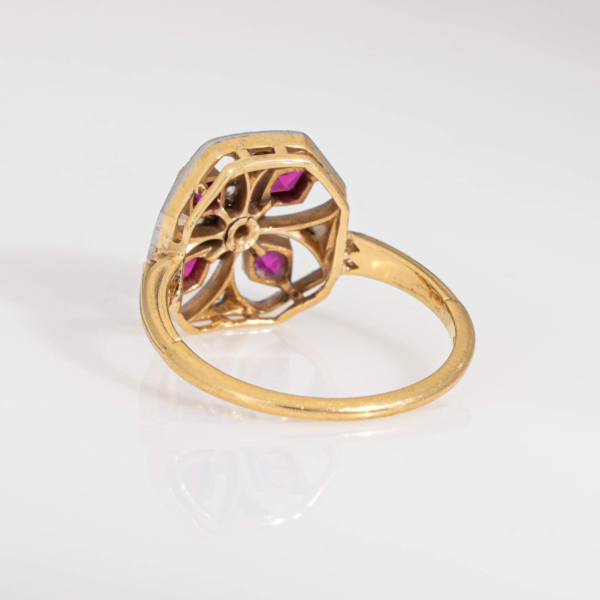 Bague édouardienne ancienne en or jaune 18 carats avec rubis et diamants, taille 6,5 Bon état - En vente à Torrance, CA