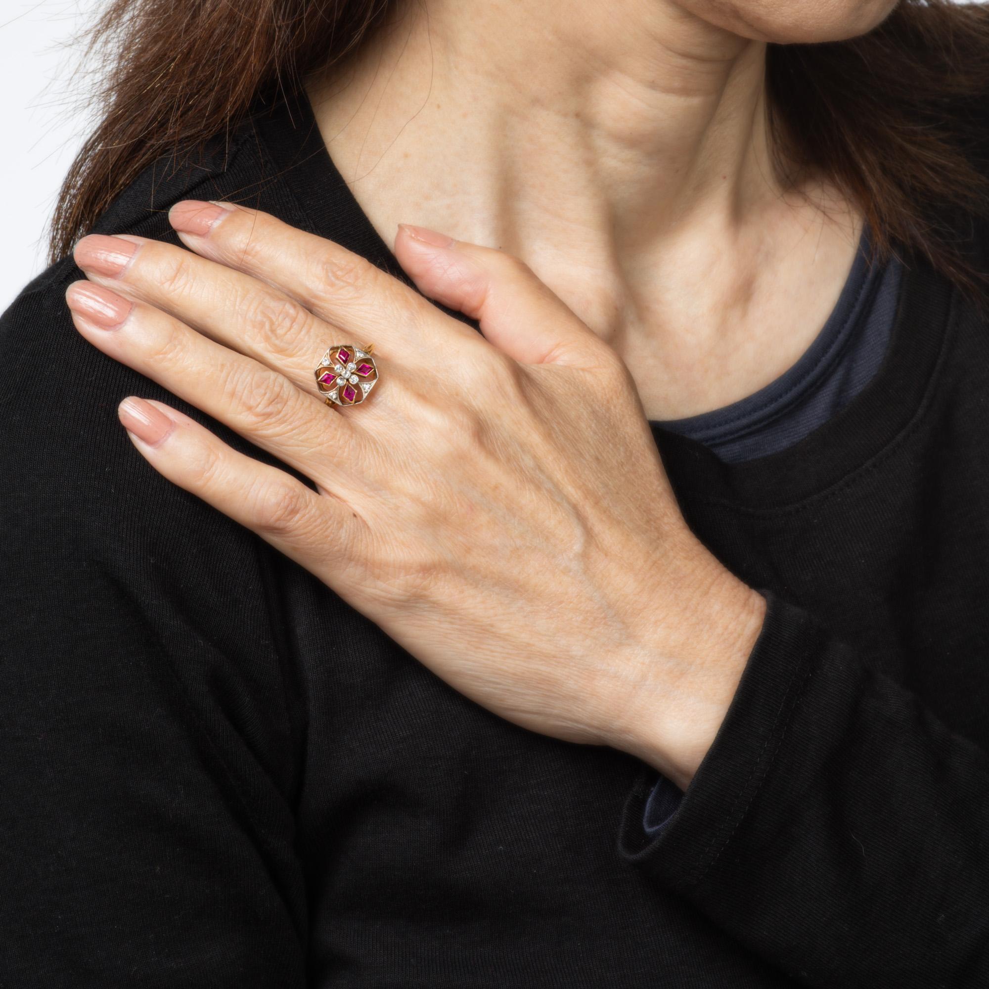 Bague édouardienne ancienne en or jaune 18 carats avec rubis et diamants, taille 6,5 Pour femmes en vente