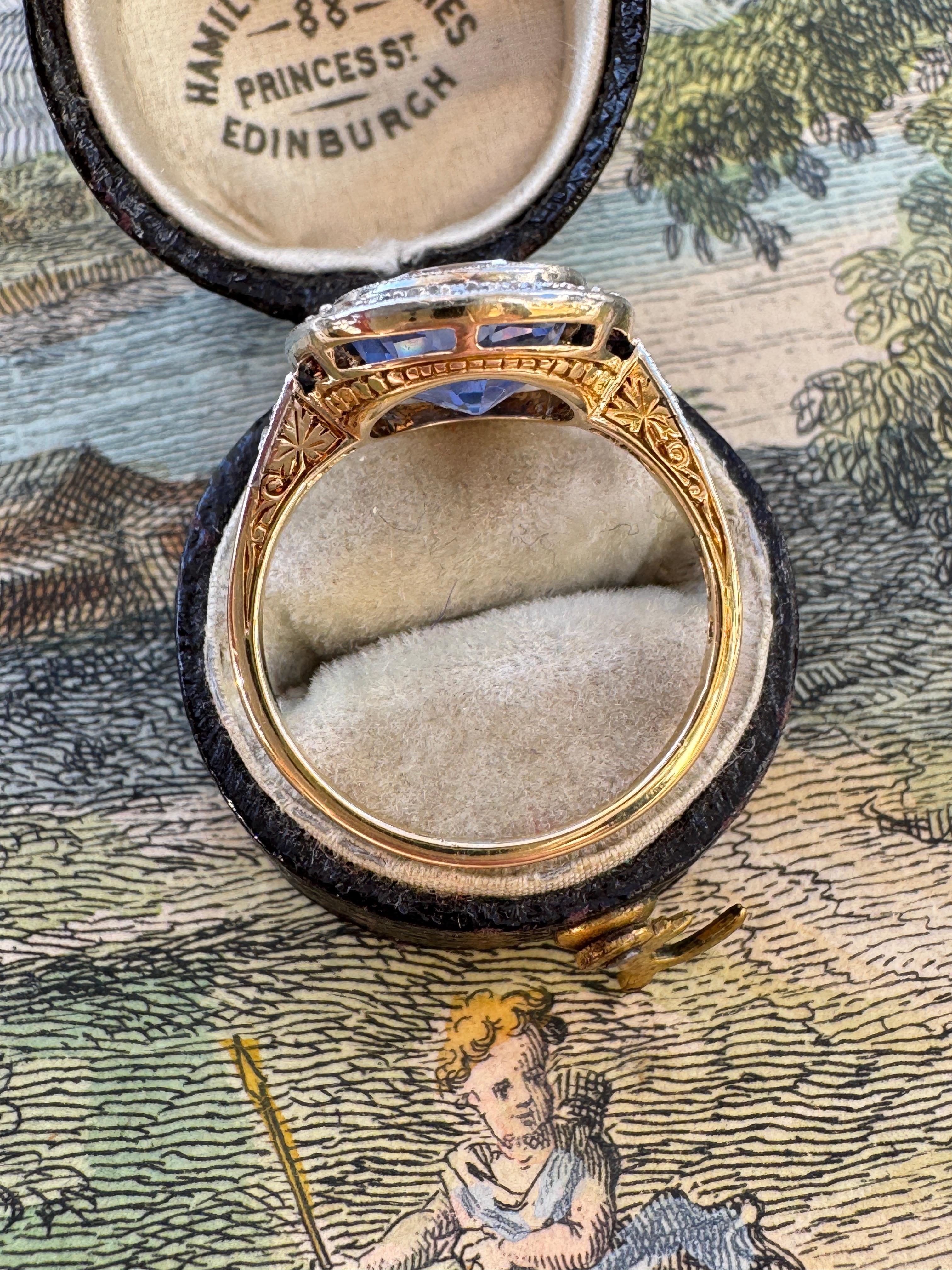 Antiker edwardianischer Halo-Ring mit Saphiren und Diamanten im Rosenschliff - Ceylon ohne Hitze - GIA (Edwardian)