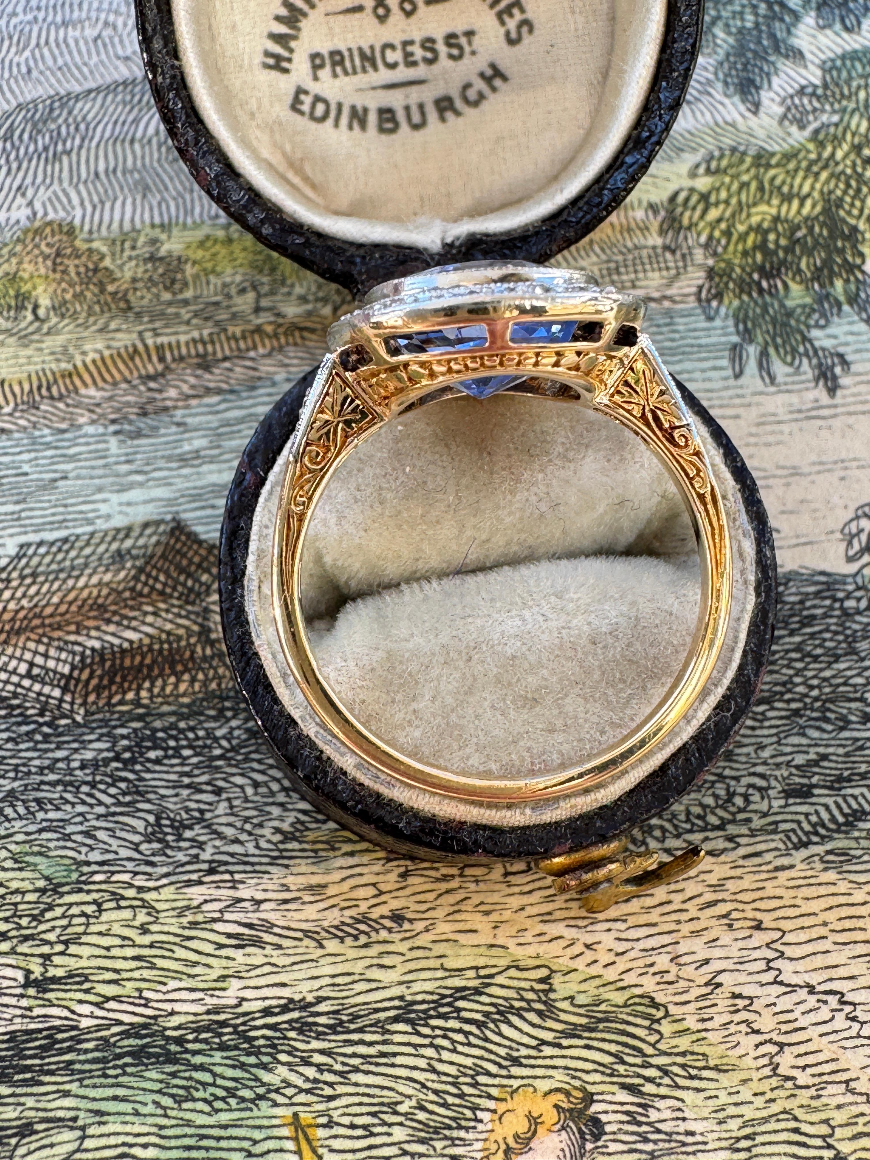 Antiker edwardianischer Halo-Ring mit Saphiren und Diamanten im Rosenschliff - Ceylon ohne Hitze - GIA (Kissenschliff)