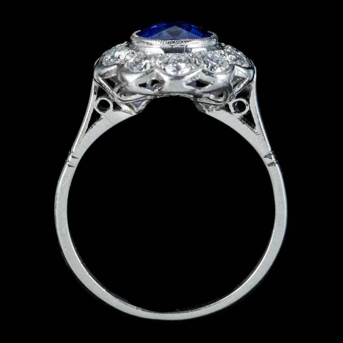 Antique Edwardian Sapphire Diamond Cluster Ring in 1.25ct Sapphire, circa 1910 In Good Condition For Sale In Kendal, GB