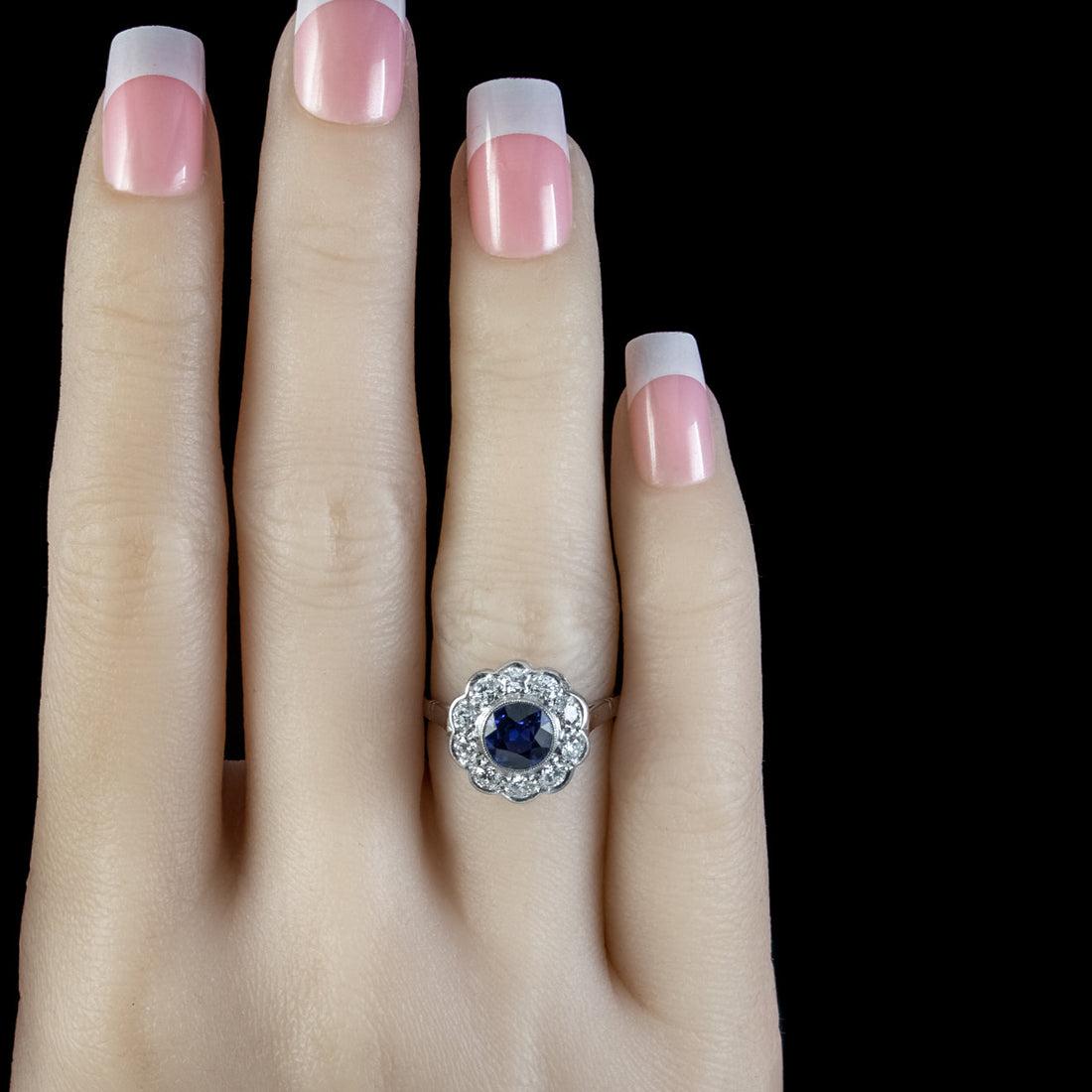 Women's Antique Edwardian Sapphire Diamond Cluster Ring in 1.25ct Sapphire, circa 1910 For Sale