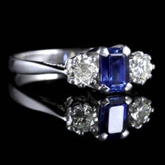 Antique Edwardian Sapphire Diamond Ring 18 Carat Trilogy Ring, circa 1915