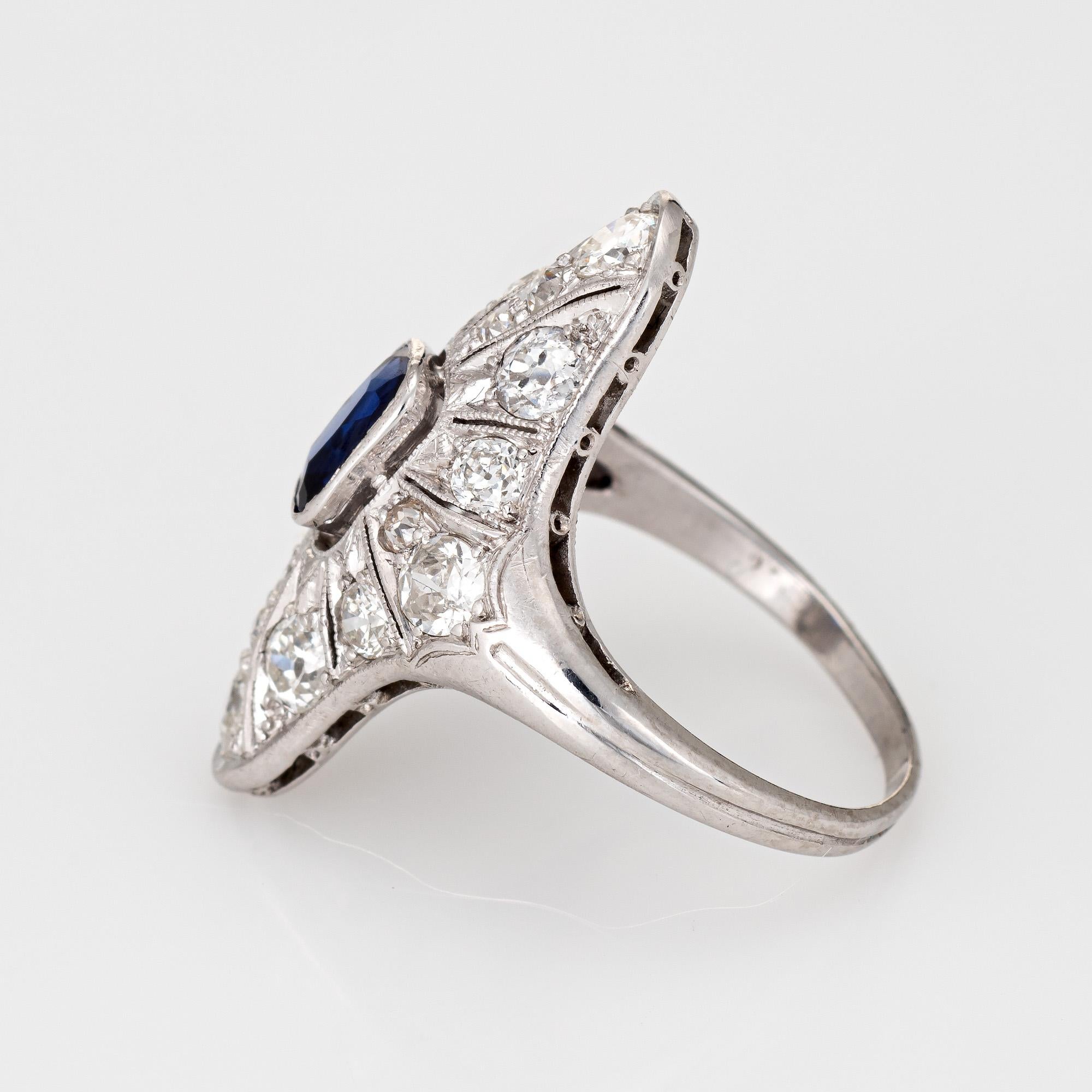 Antiker edwardianischer Saphir-Diamant-Ring aus Platin mit langer Plakette, Vintage (Kissenschliff) im Angebot