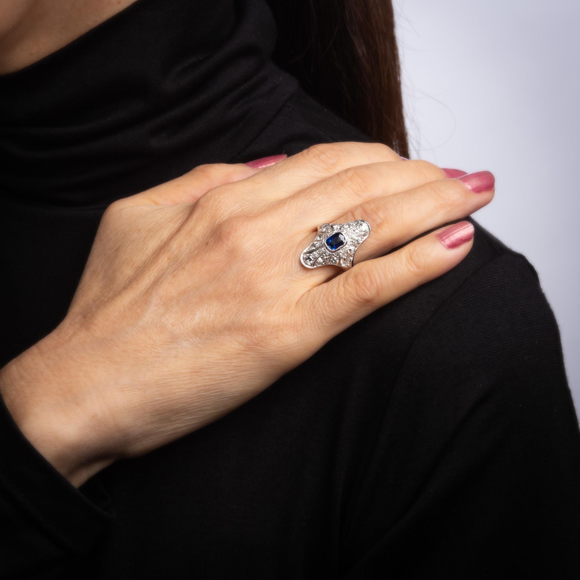Antiker edwardianischer Saphir-Diamant-Ring aus Platin mit langer Plakette, Vintage Damen im Angebot